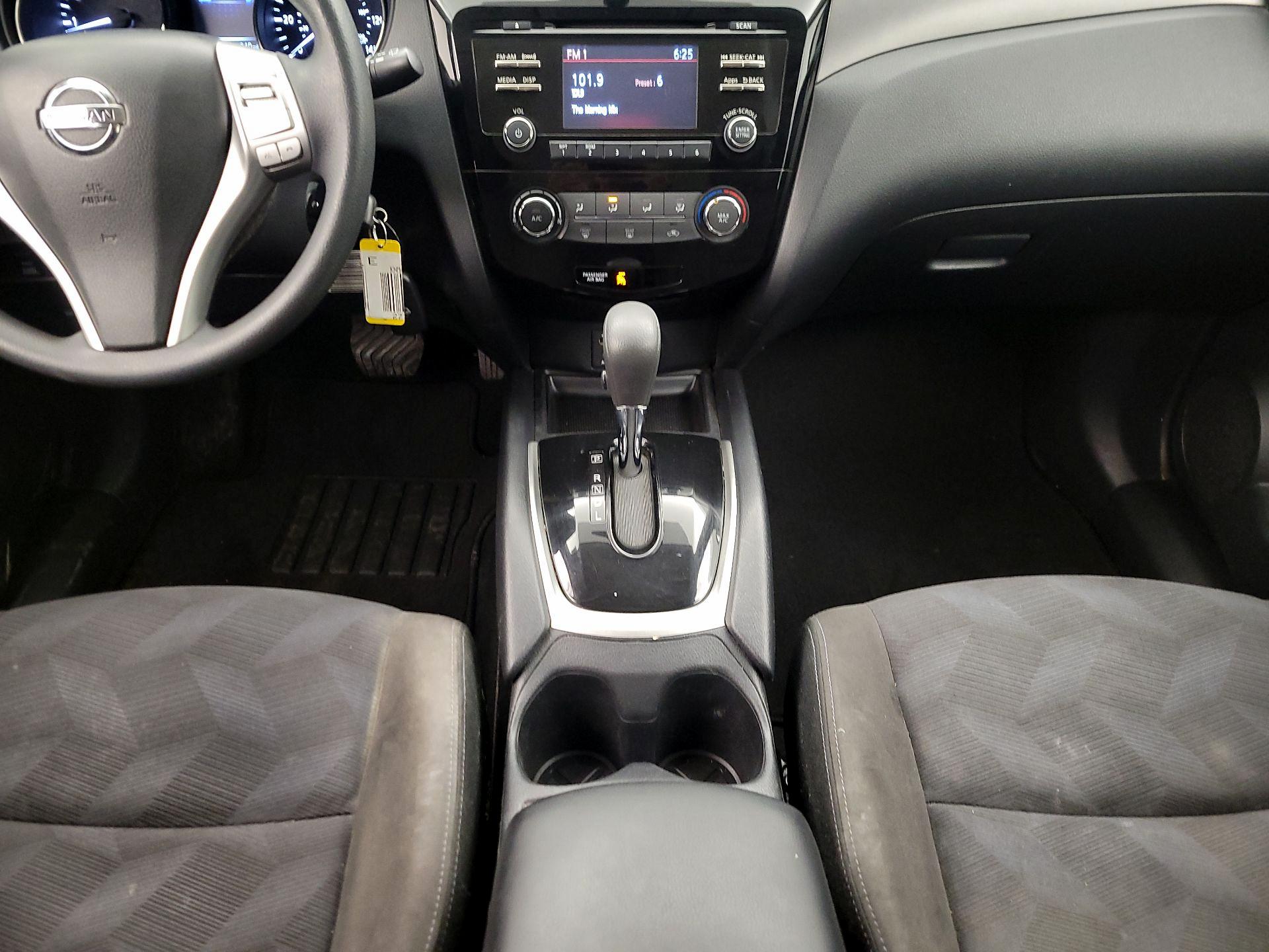 Thumbnail: 2015 Nissan Rogue - 17