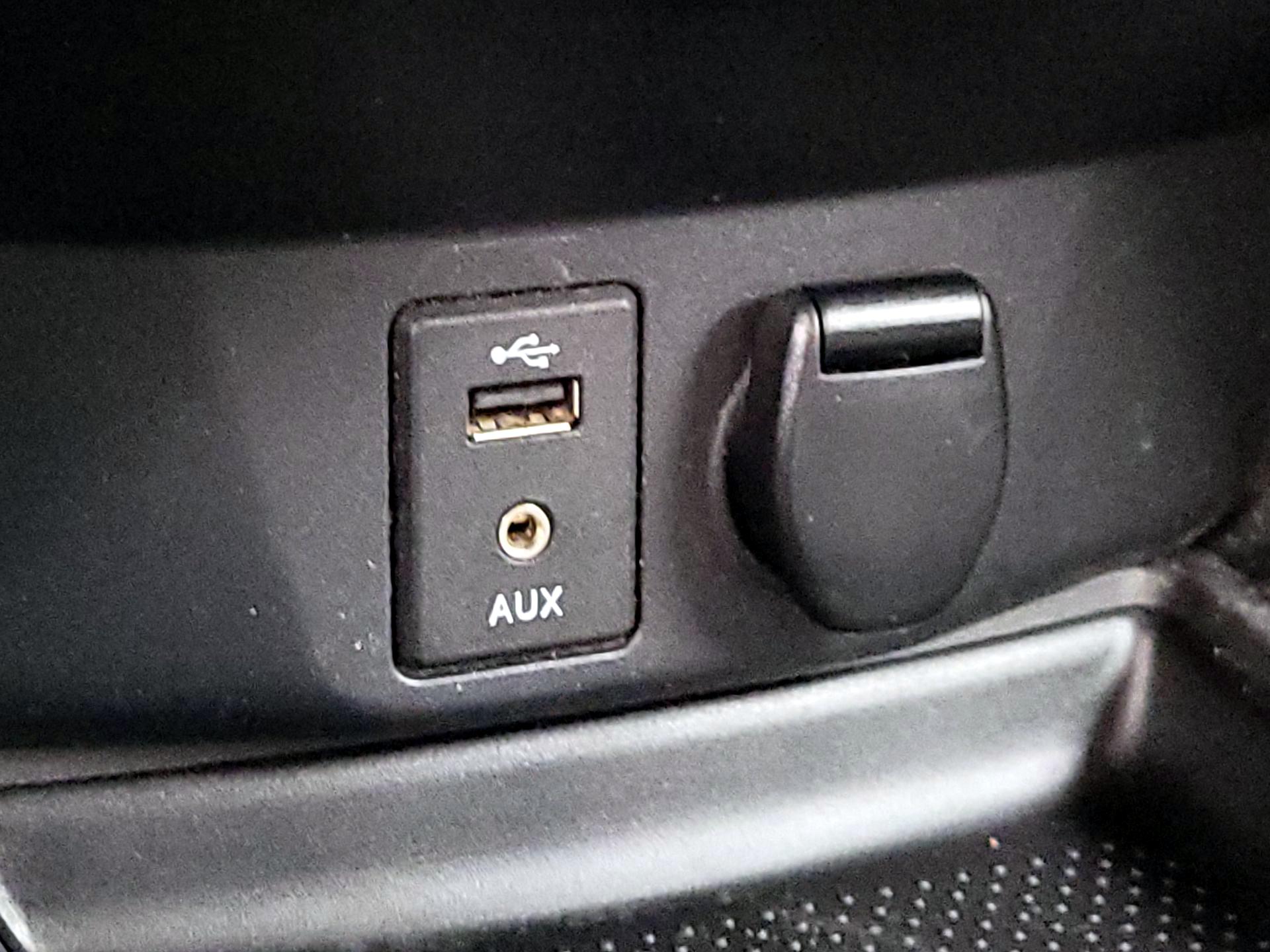 Thumbnail: 2015 Nissan Rogue - 18