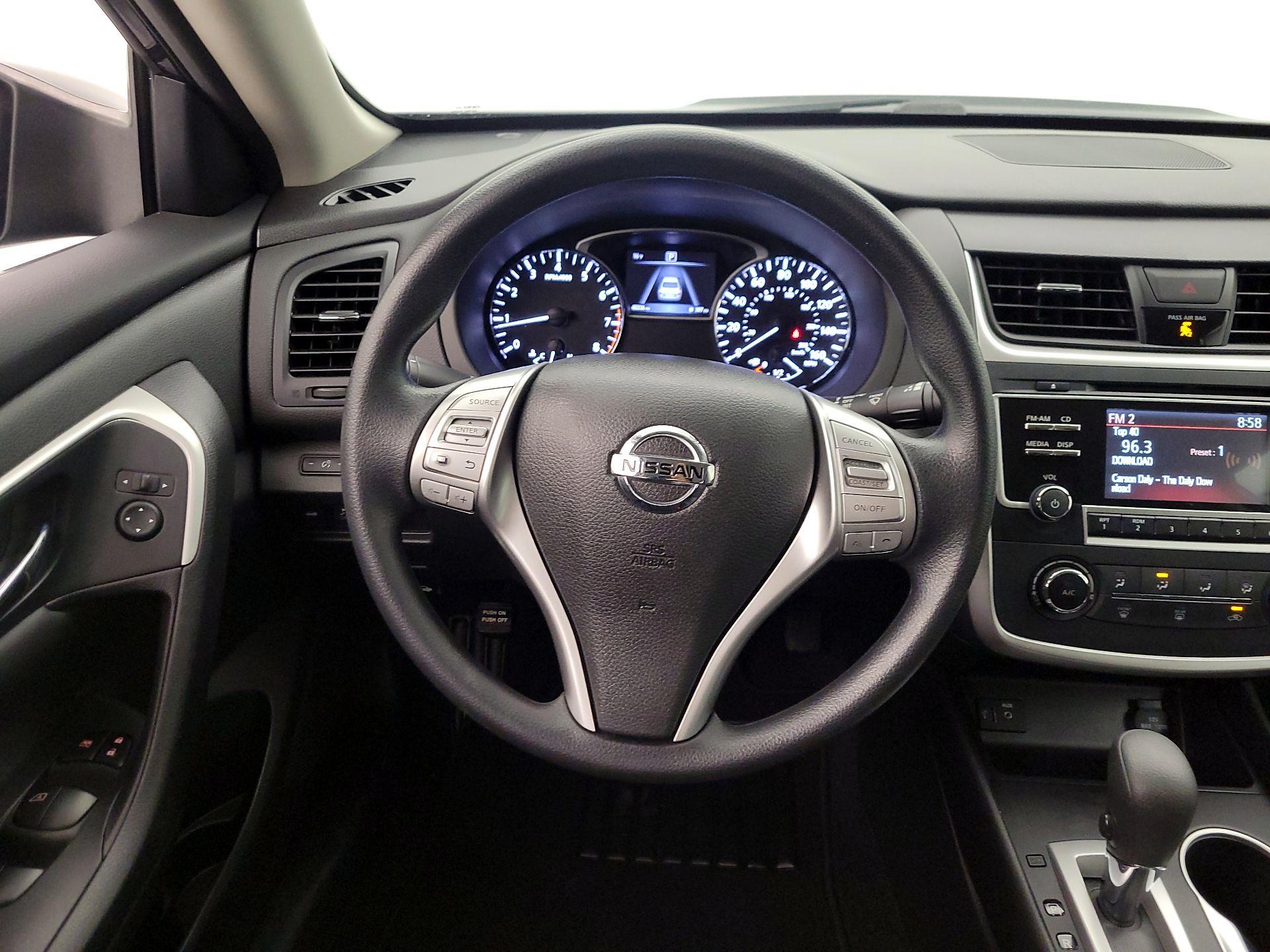 Thumbnail: 2017 Nissan Altima - 10