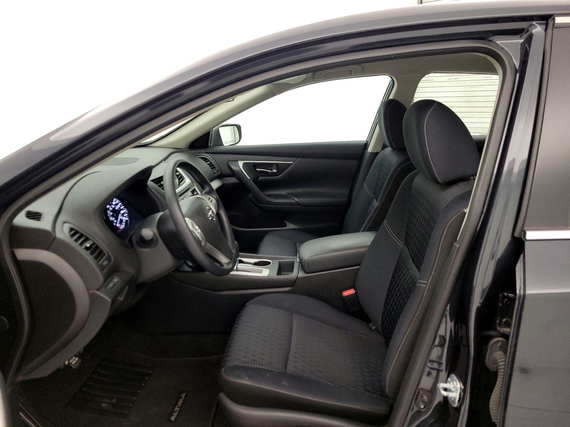 Thumbnail: 2017 Nissan Altima - 11