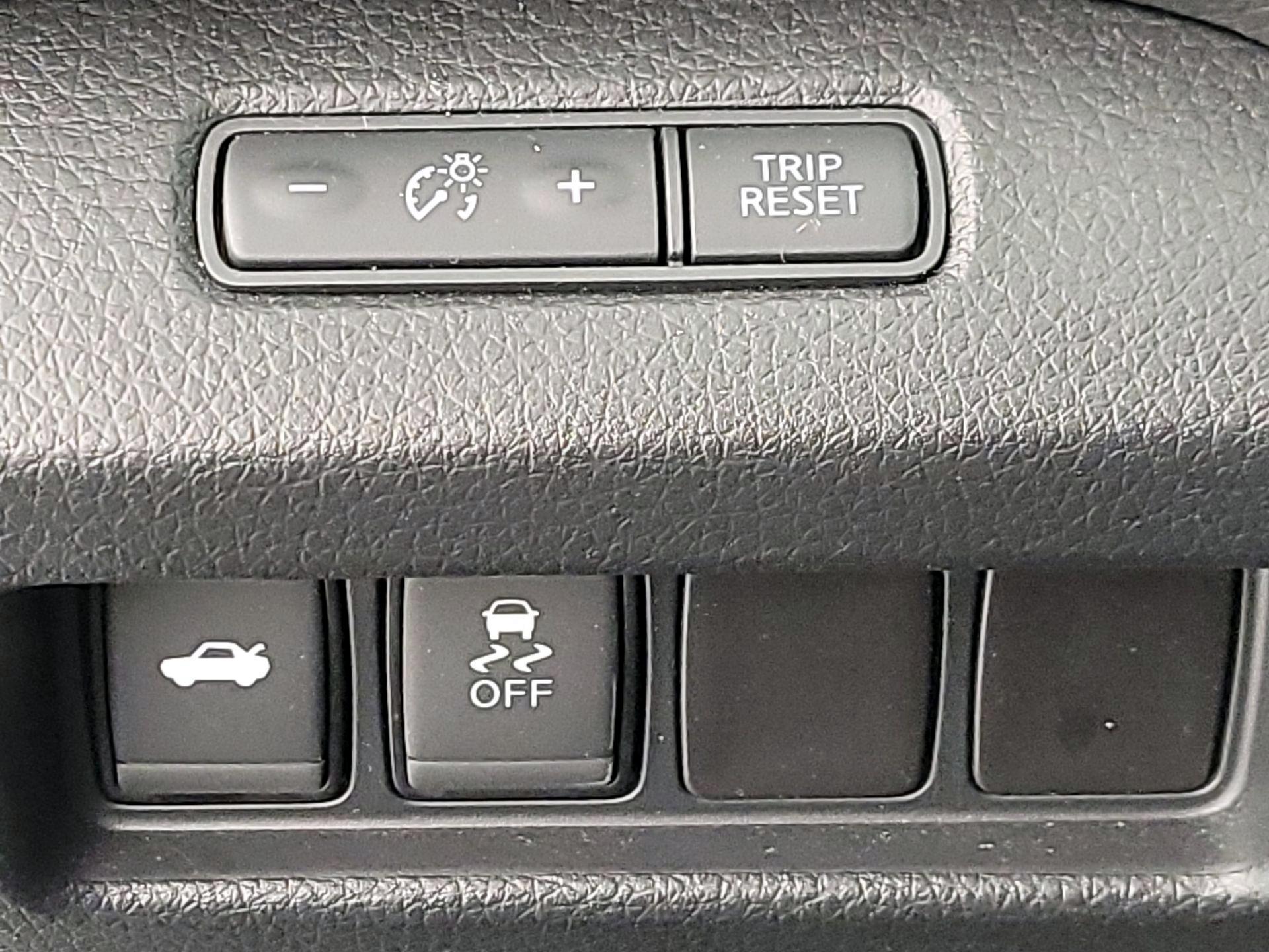 Thumbnail: 2017 Nissan Altima - 13