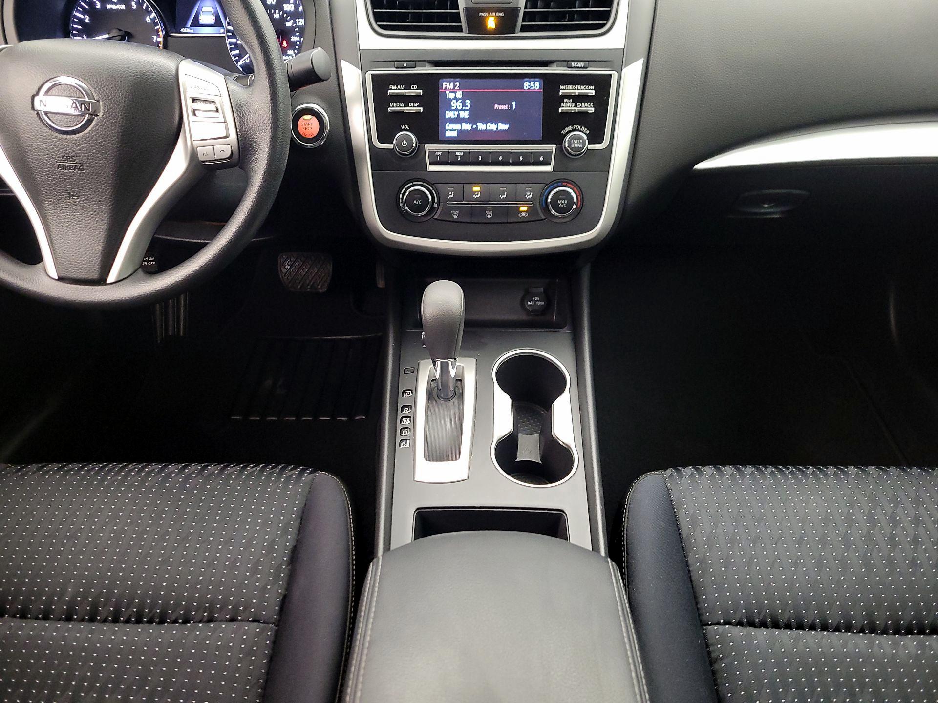 Thumbnail: 2017 Nissan Altima - 17