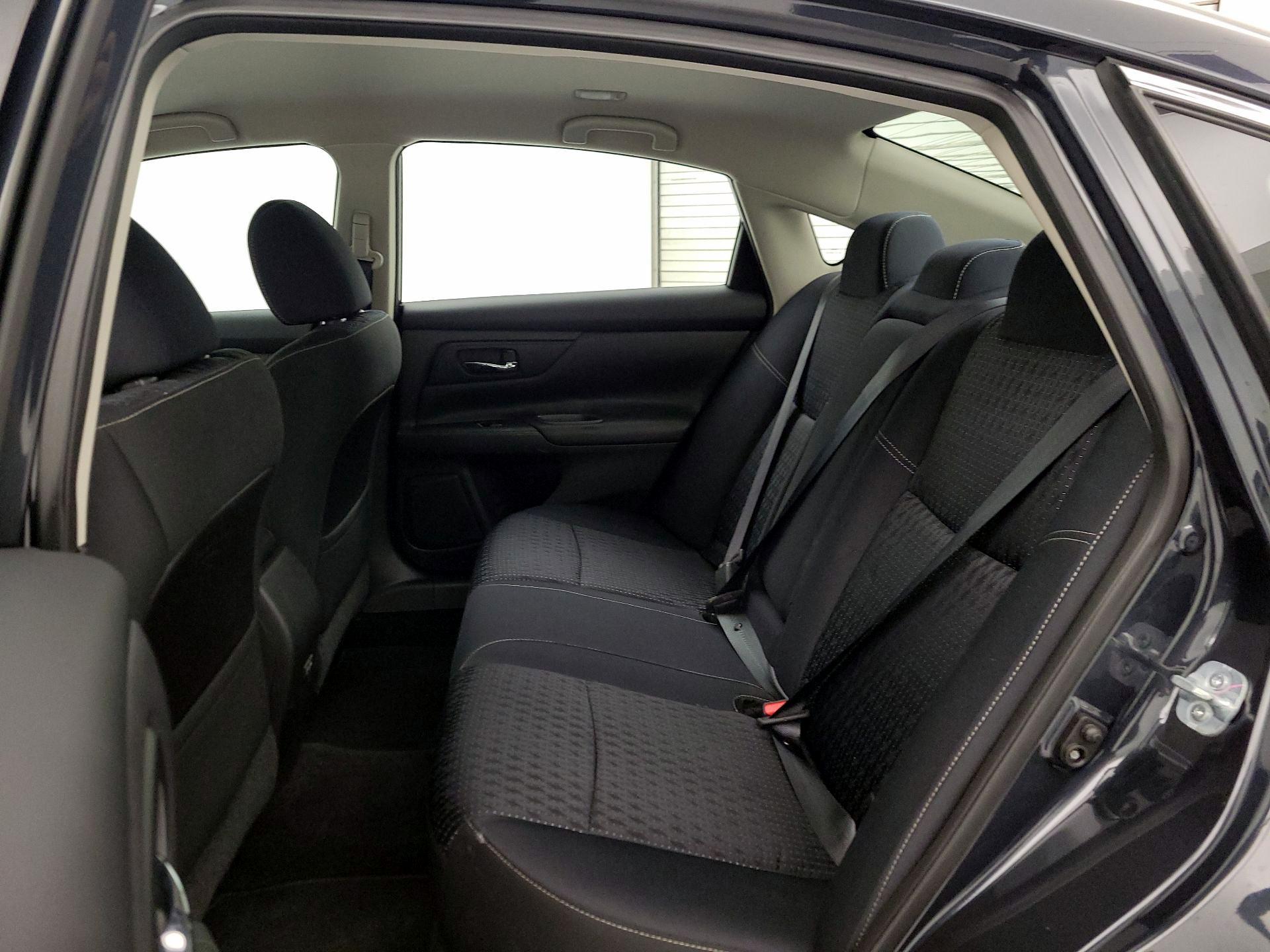 Thumbnail: 2017 Nissan Altima - 19