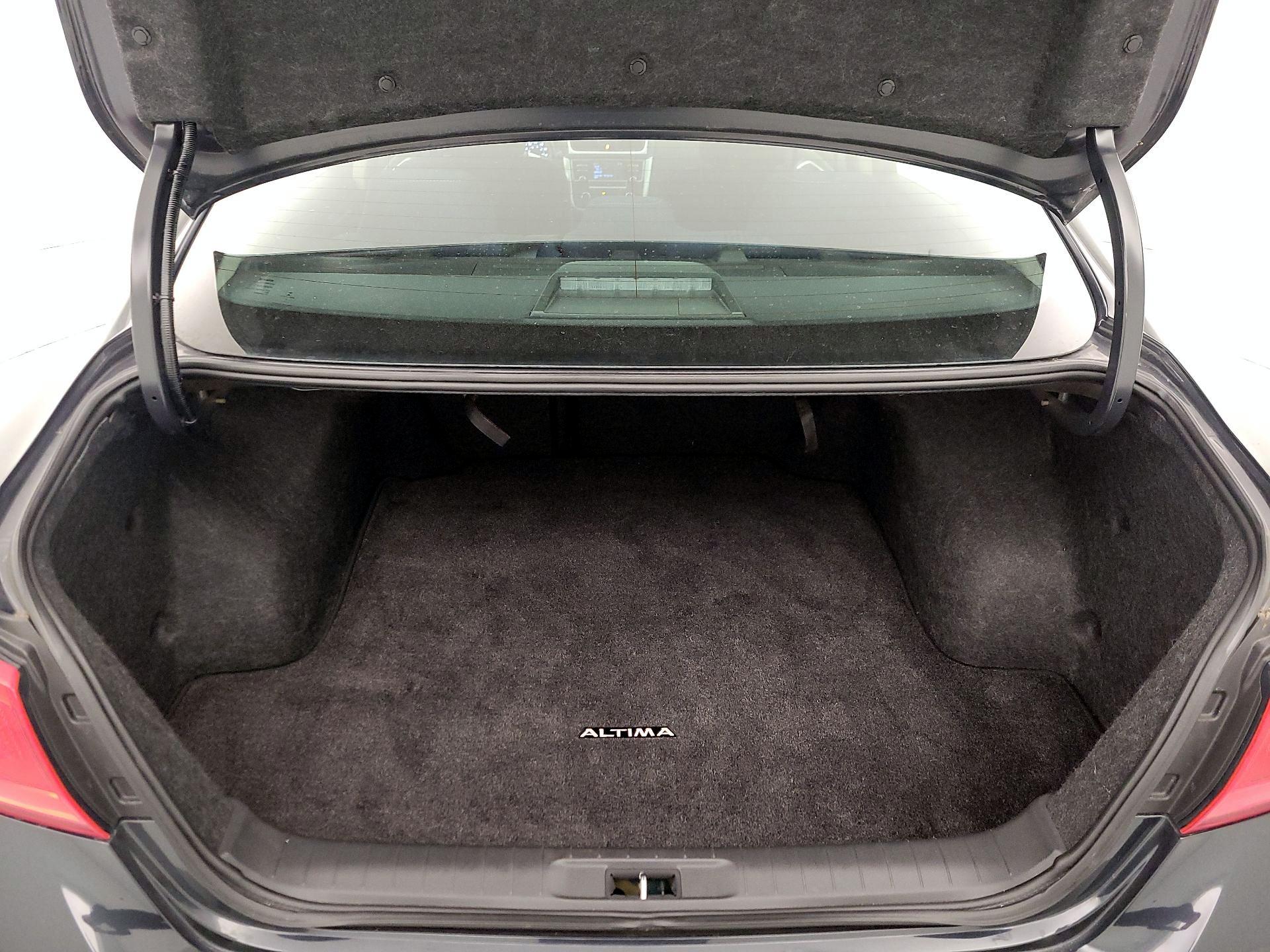 Thumbnail: 2017 Nissan Altima - 20