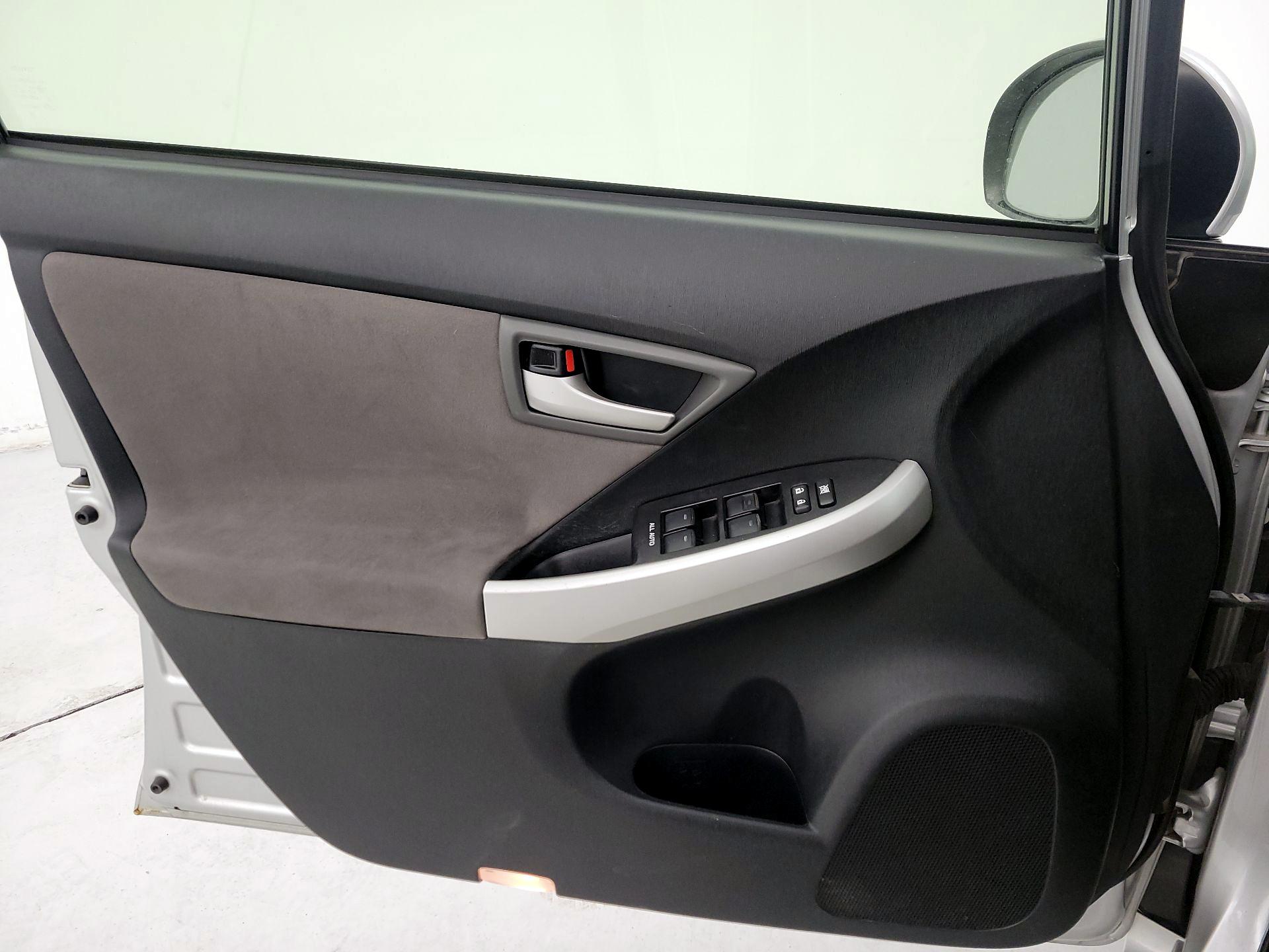 Thumbnail: 2014 Toyota Prius - 12