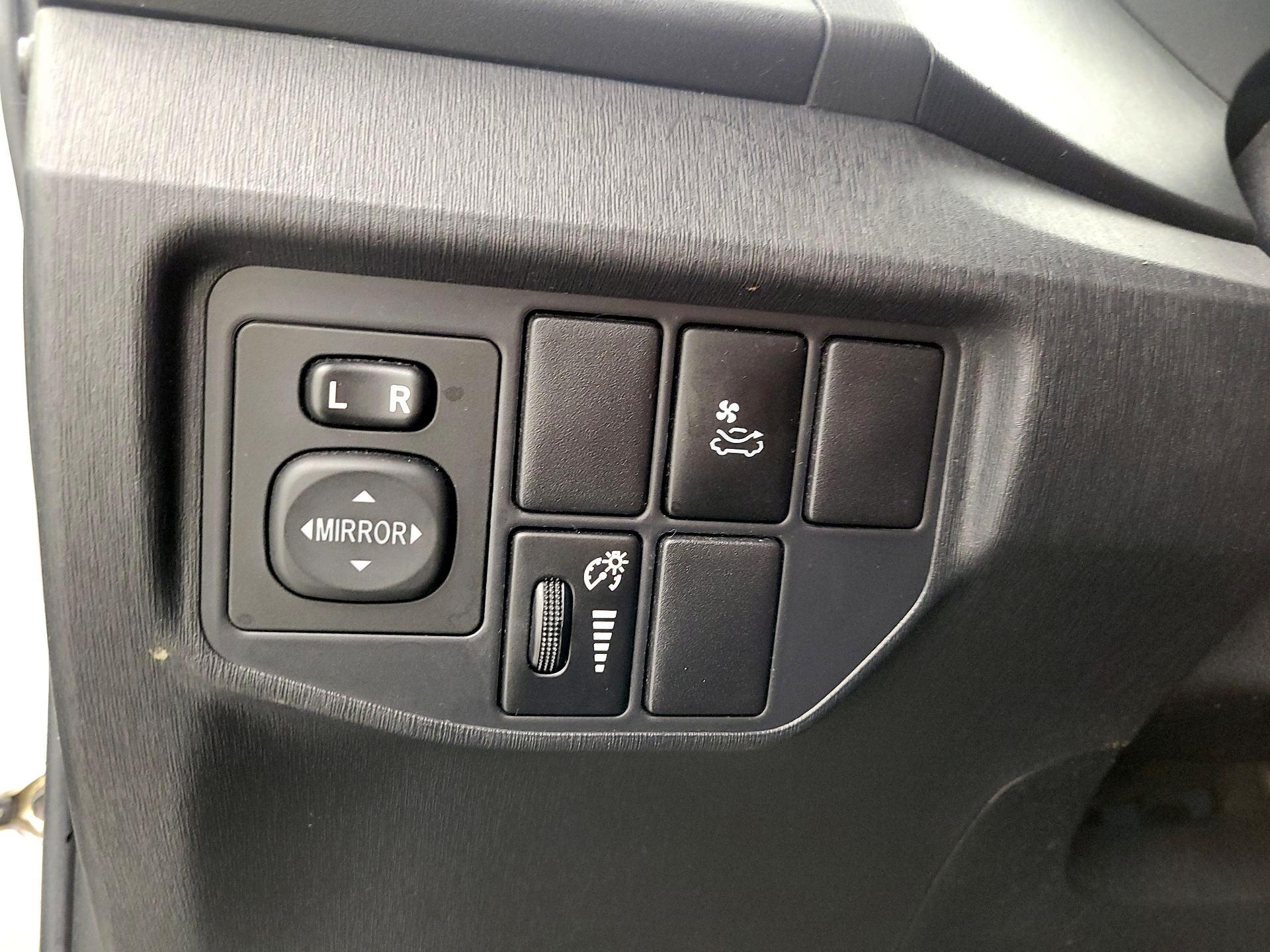 Thumbnail: 2014 Toyota Prius - 13