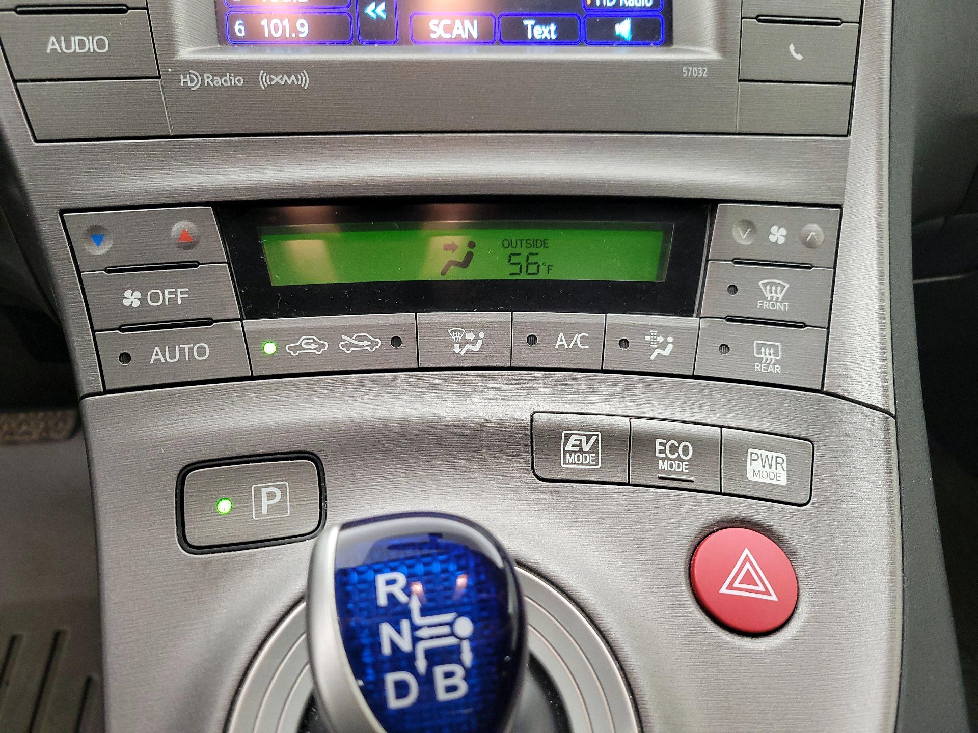 Thumbnail: 2014 Toyota Prius - 16