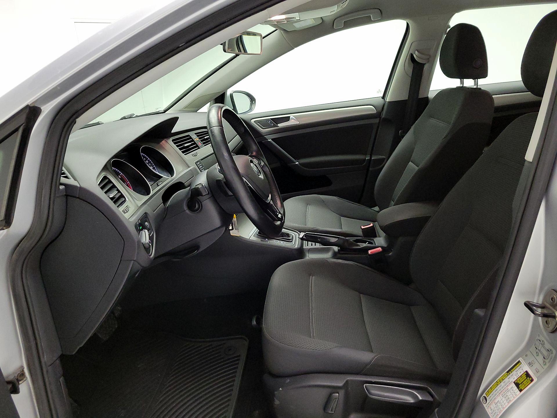 Thumbnail: 2016 Volkswagen Golf - 11