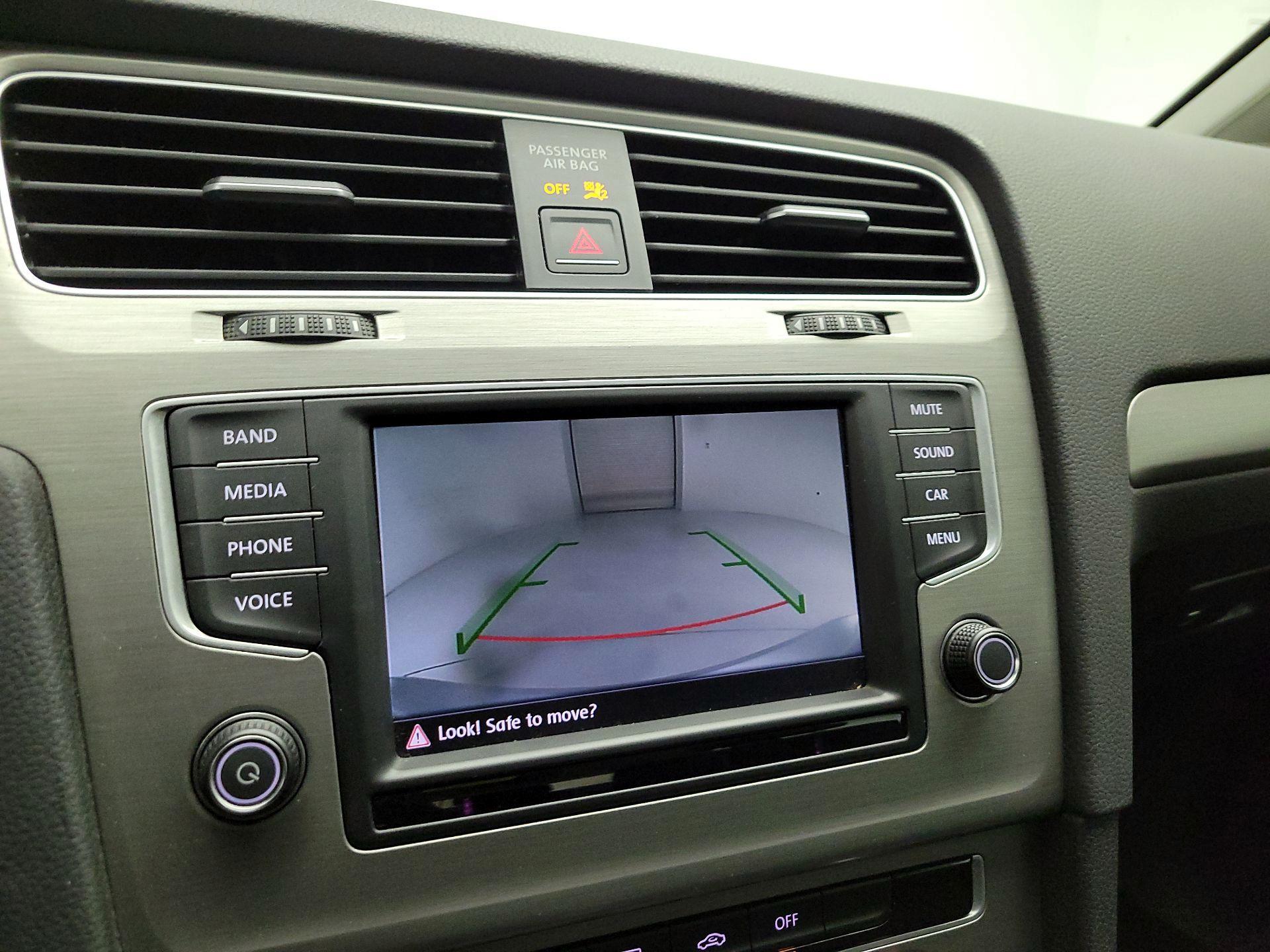 Thumbnail: 2016 Volkswagen Golf - 13