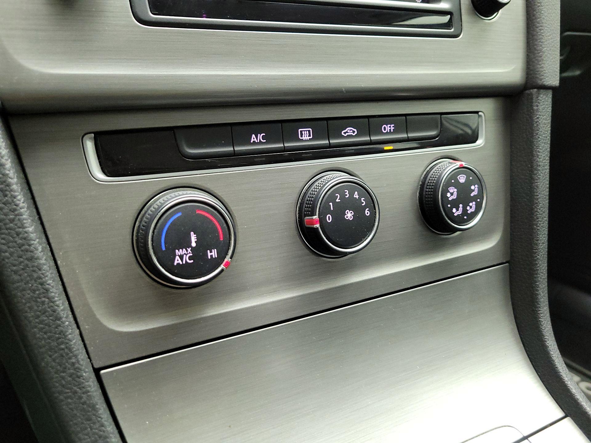 Thumbnail: 2016 Volkswagen Golf - 15