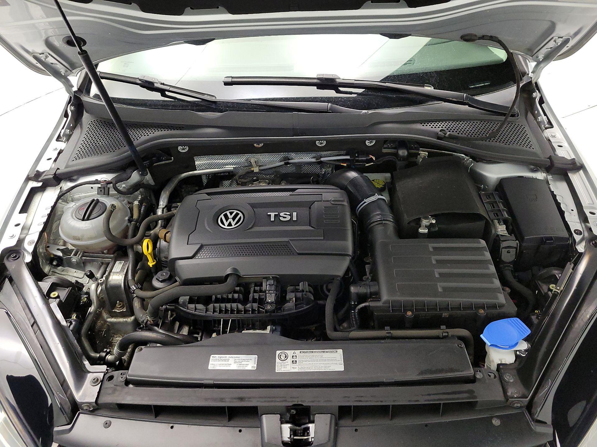 Thumbnail: 2016 Volkswagen Golf - 20