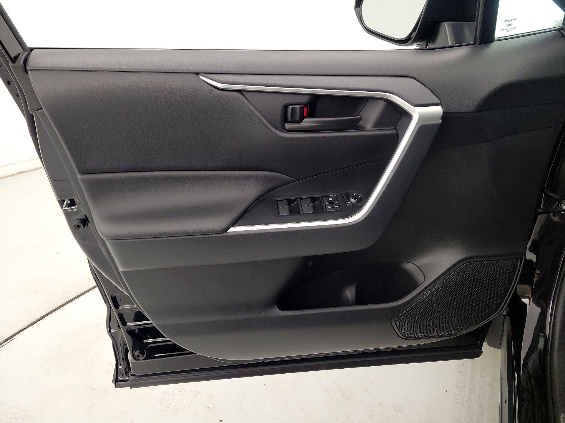 Thumbnail: 2025 Toyota RAV4 - 12