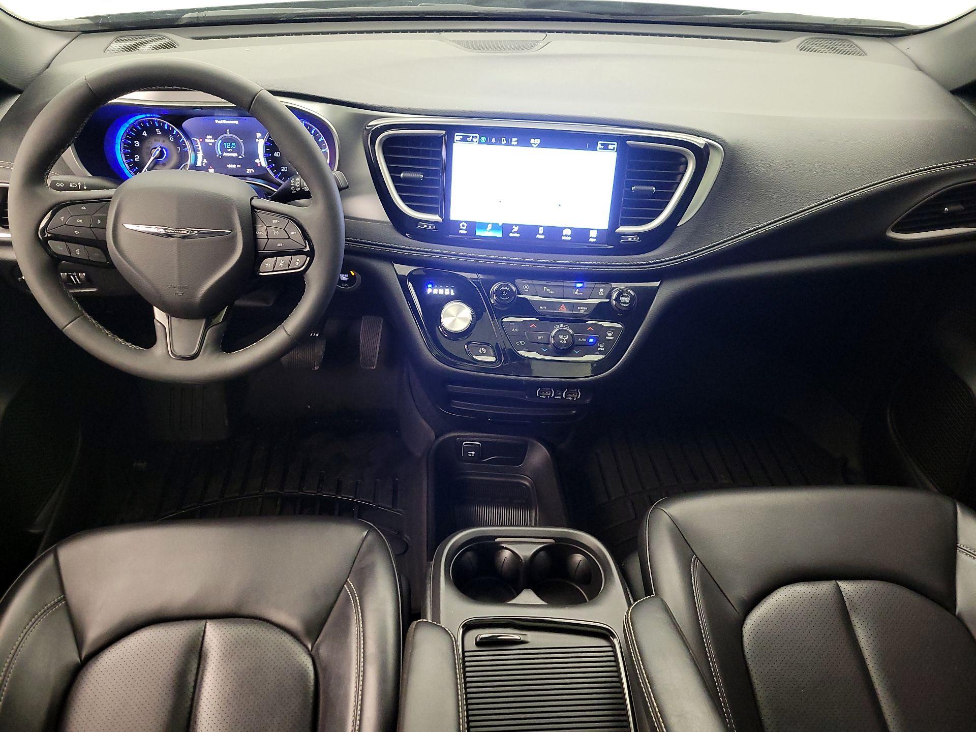 Thumbnail: 2023 Chrysler Pacifica - 9