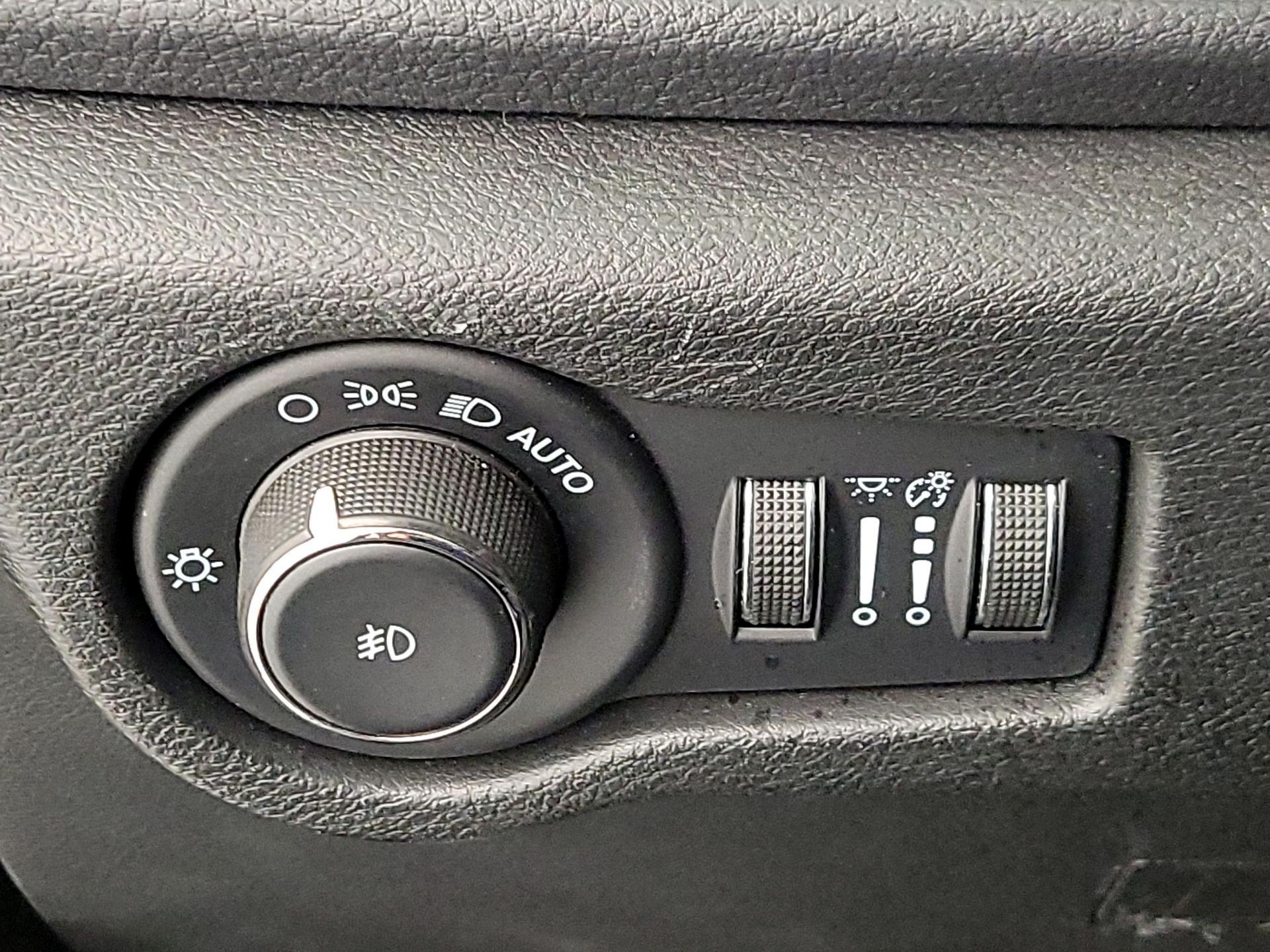 Thumbnail: 2023 Chrysler Pacifica - 13