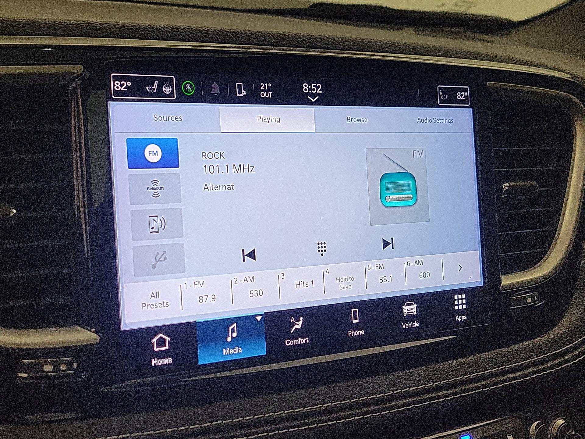 Thumbnail: 2023 Chrysler Pacifica - 15