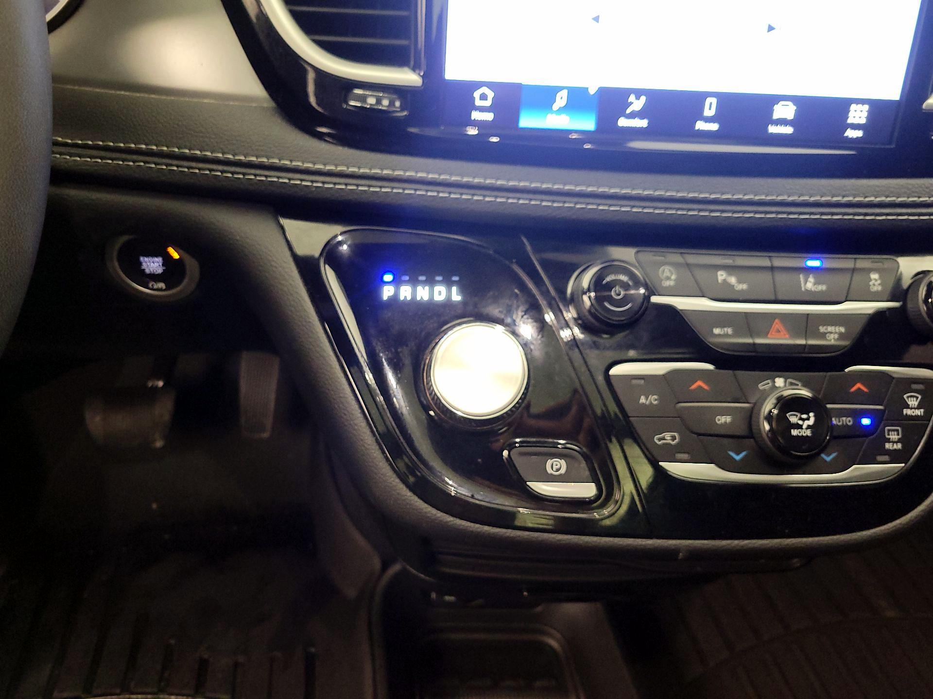 Thumbnail: 2023 Chrysler Pacifica - 17