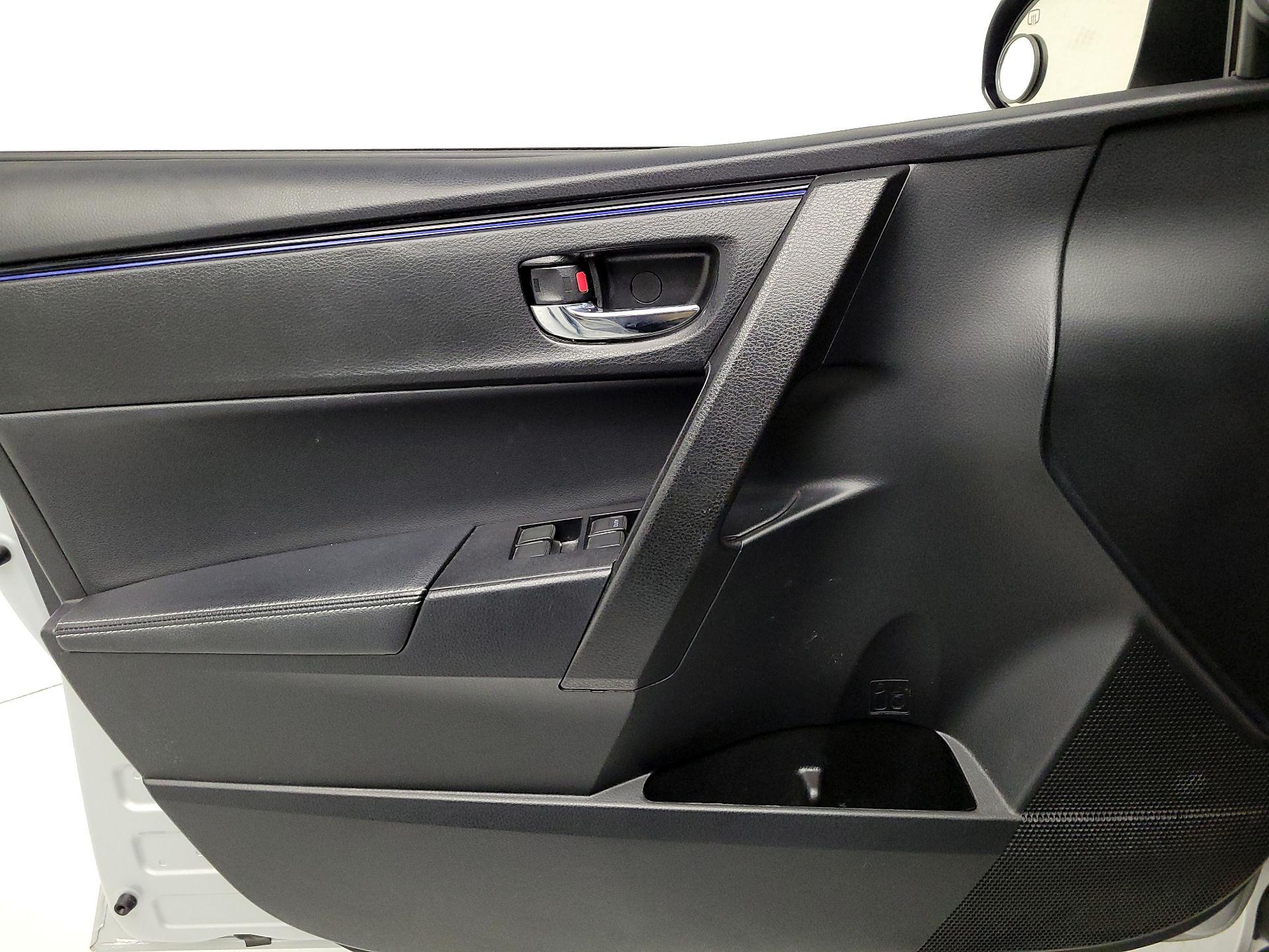 Thumbnail: 2017 Toyota Corolla - 12