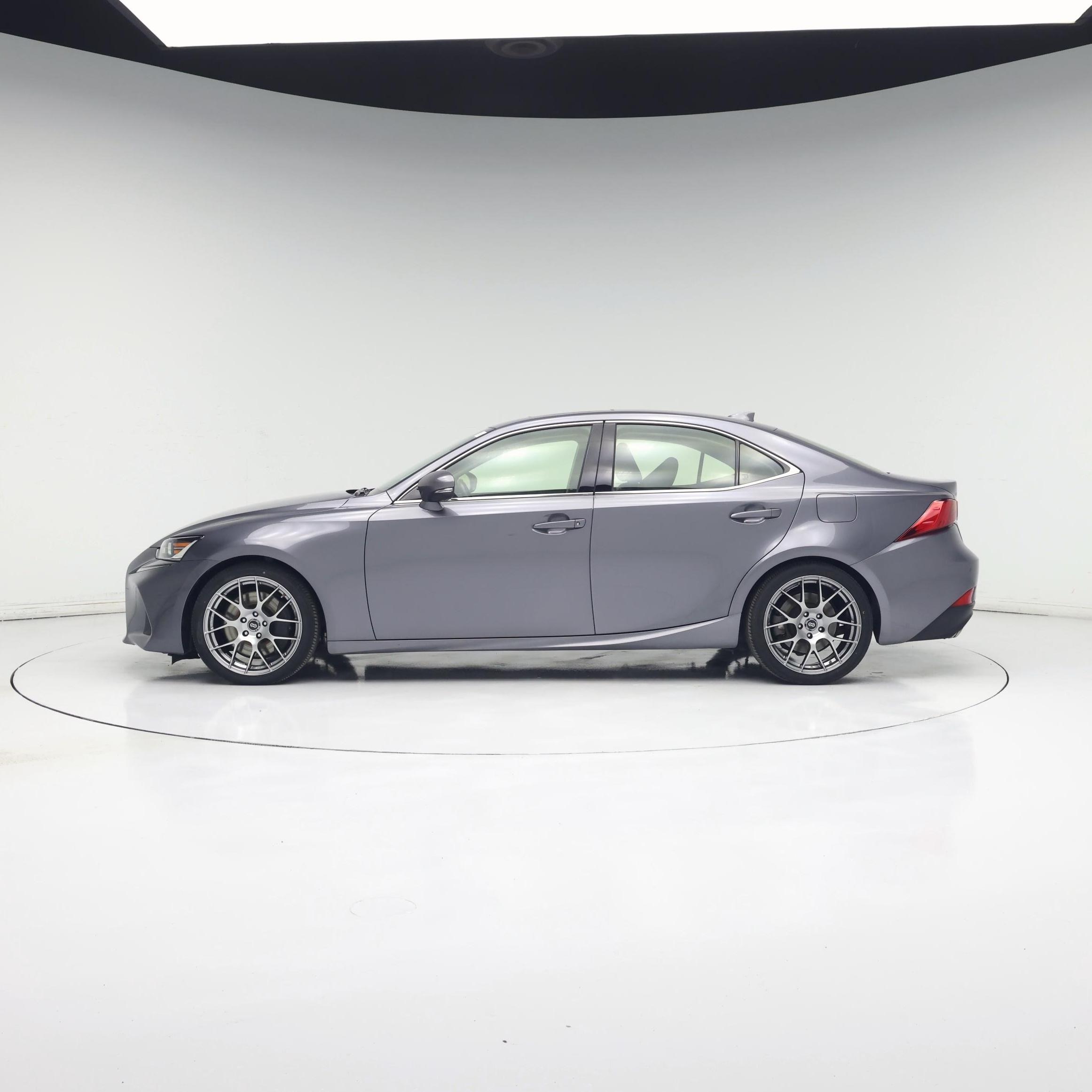 Thumbnail: 2017 Lexus IS - 3