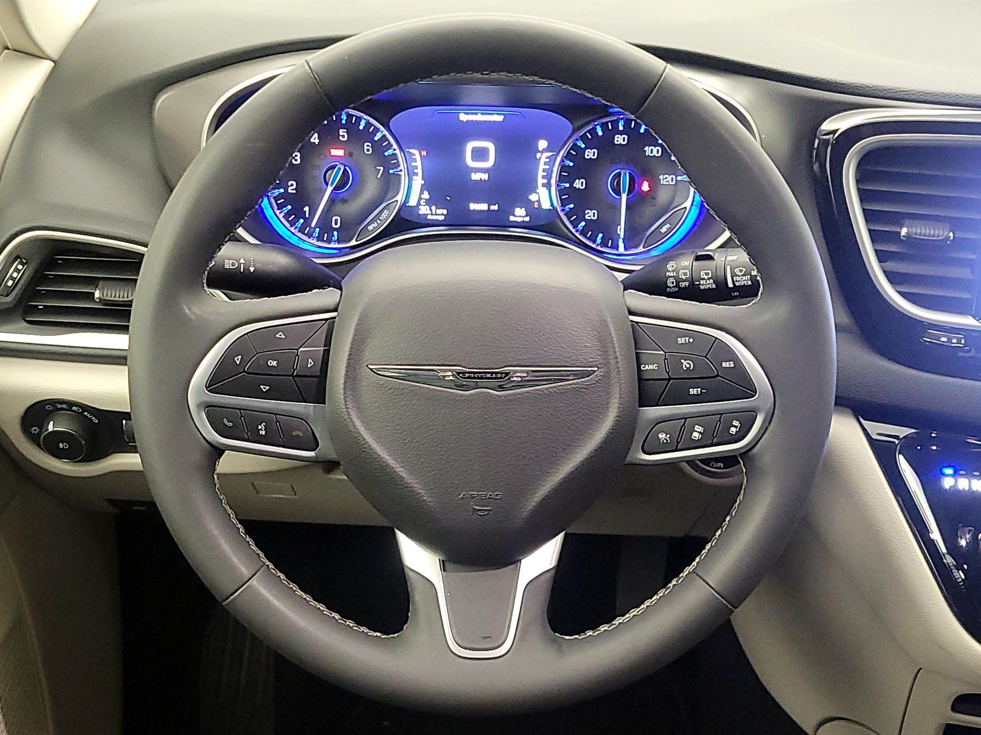 Thumbnail: 2023 Chrysler Pacifica - 10