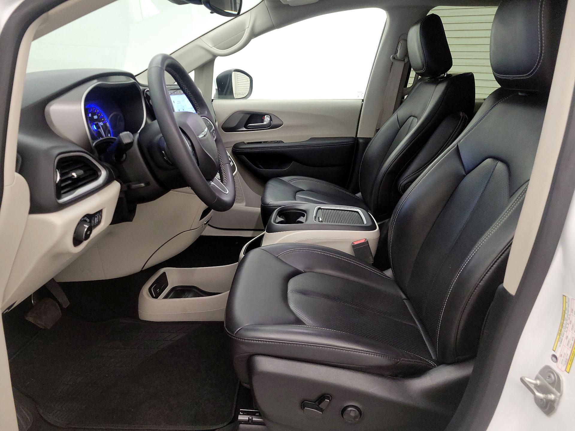 Thumbnail: 2023 Chrysler Pacifica - 11