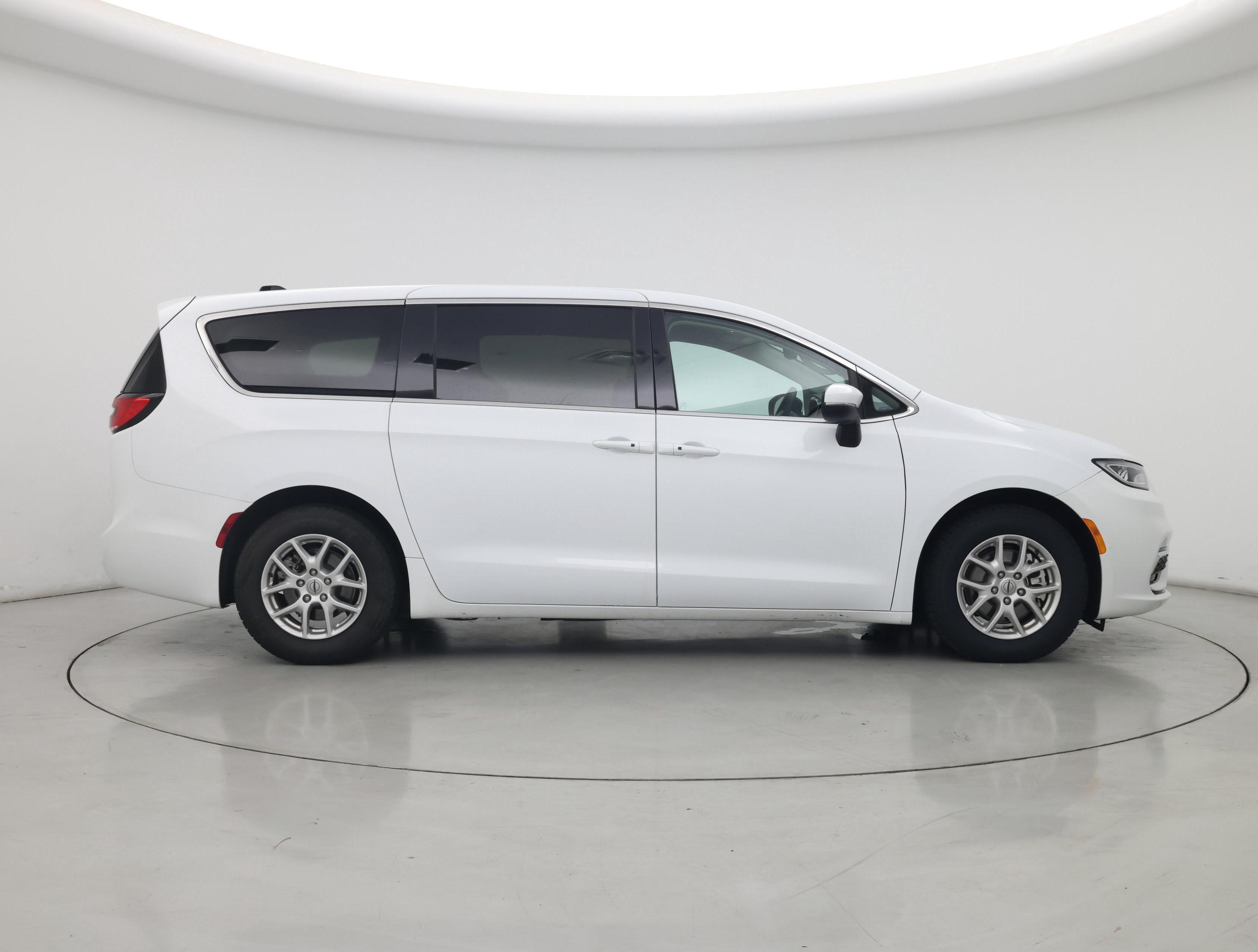 Thumbnail: 2023 Chrysler Pacifica - 7