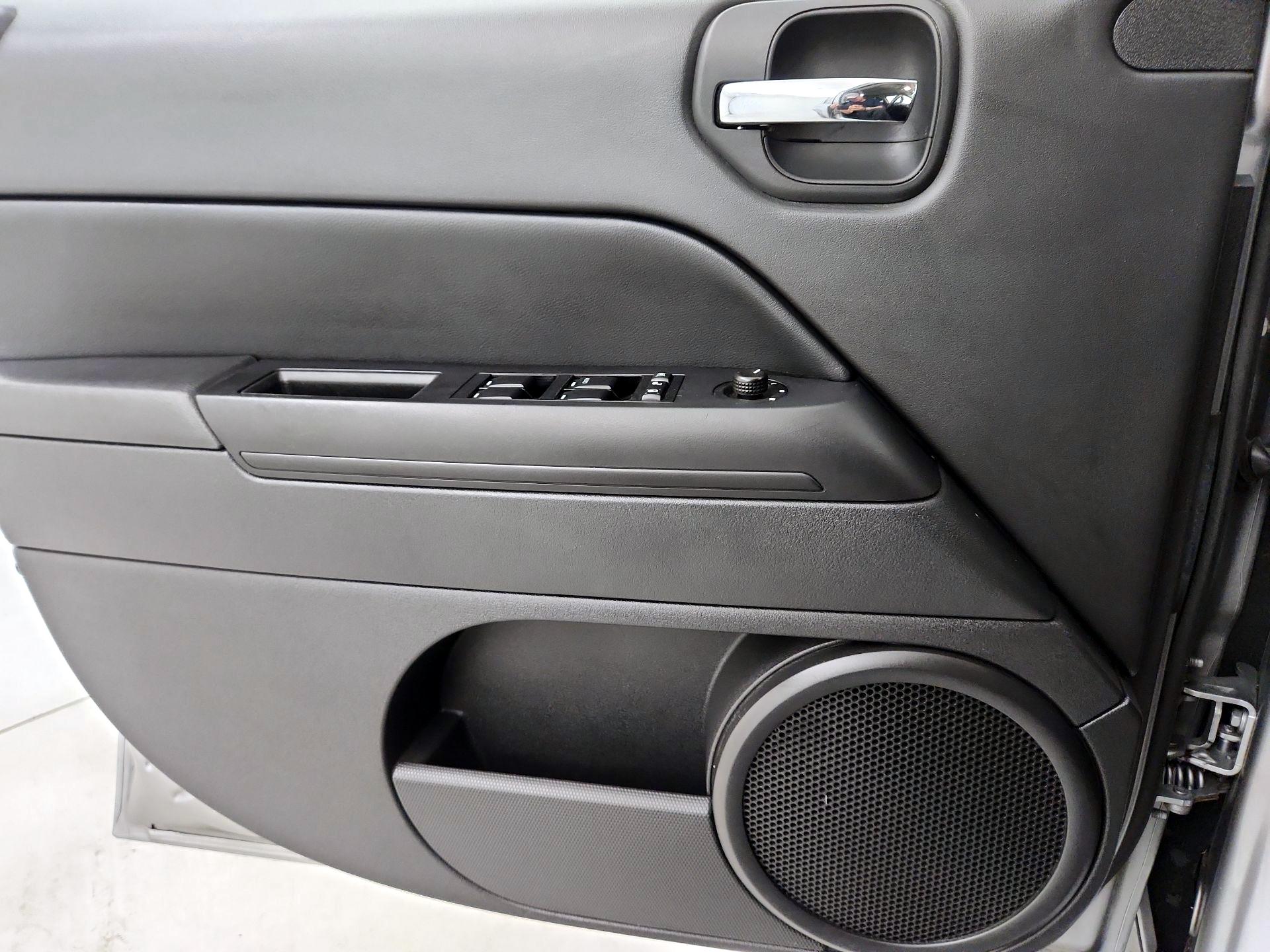 Thumbnail: 2015 Jeep Patriot - 12