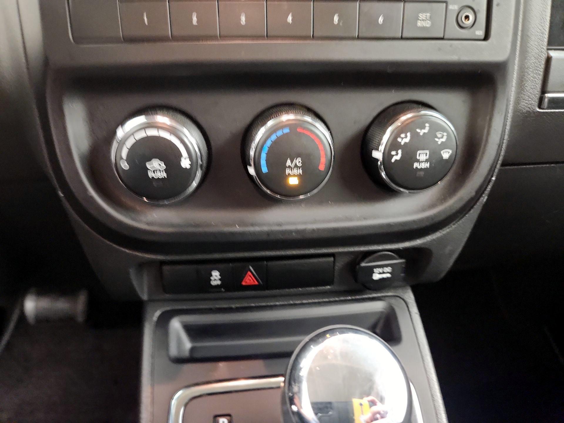 Thumbnail: 2015 Jeep Patriot - 14