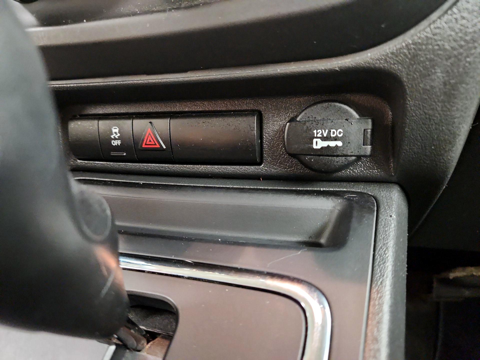 Thumbnail: 2015 Jeep Patriot - 16