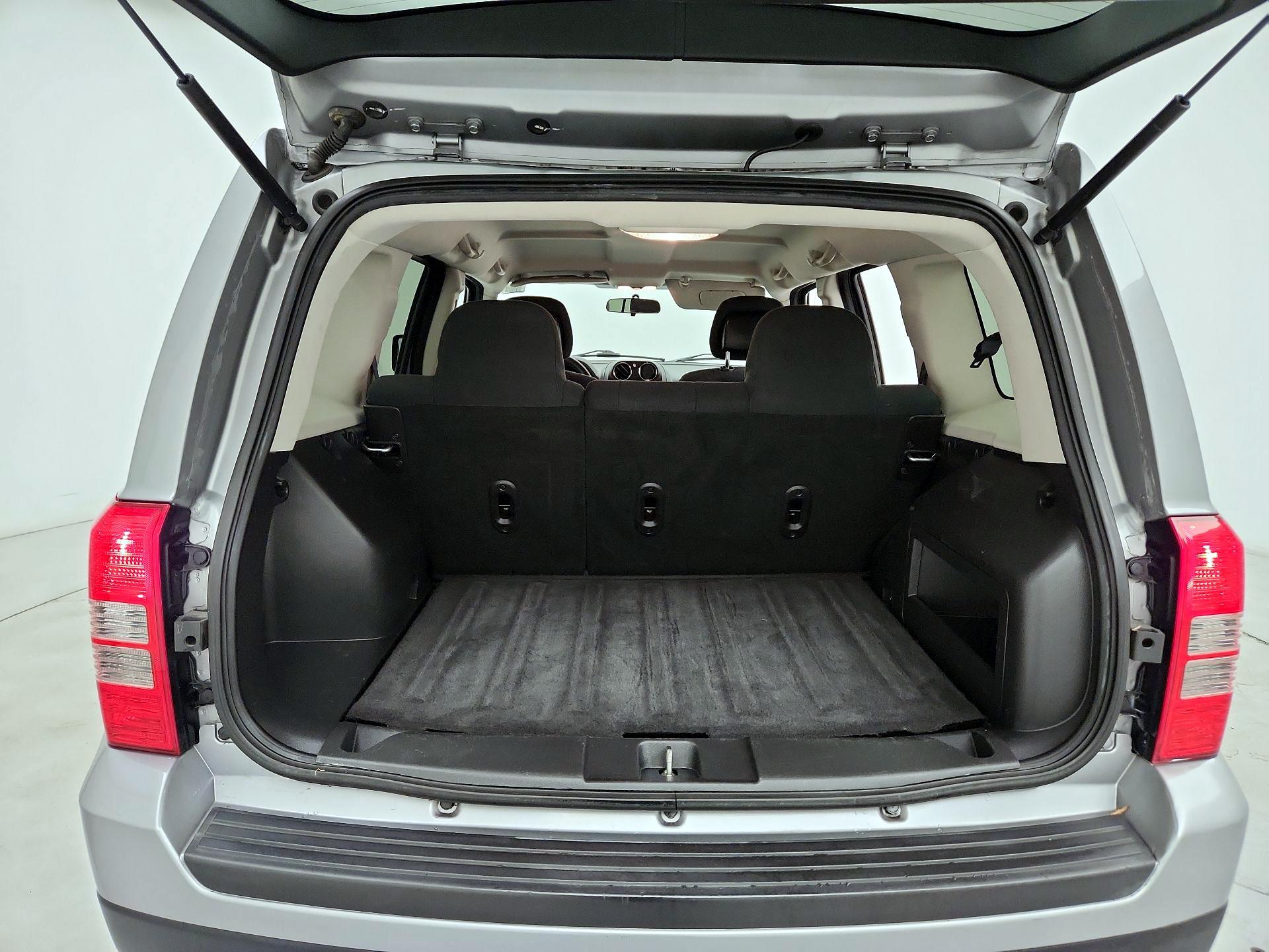 Thumbnail: 2015 Jeep Patriot - 18