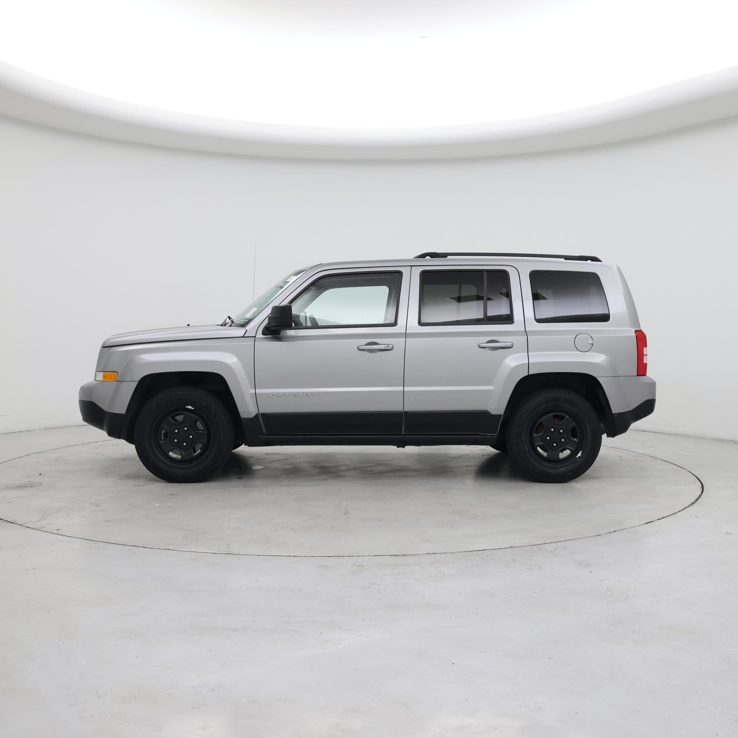 Thumbnail: 2015 Jeep Patriot - 3