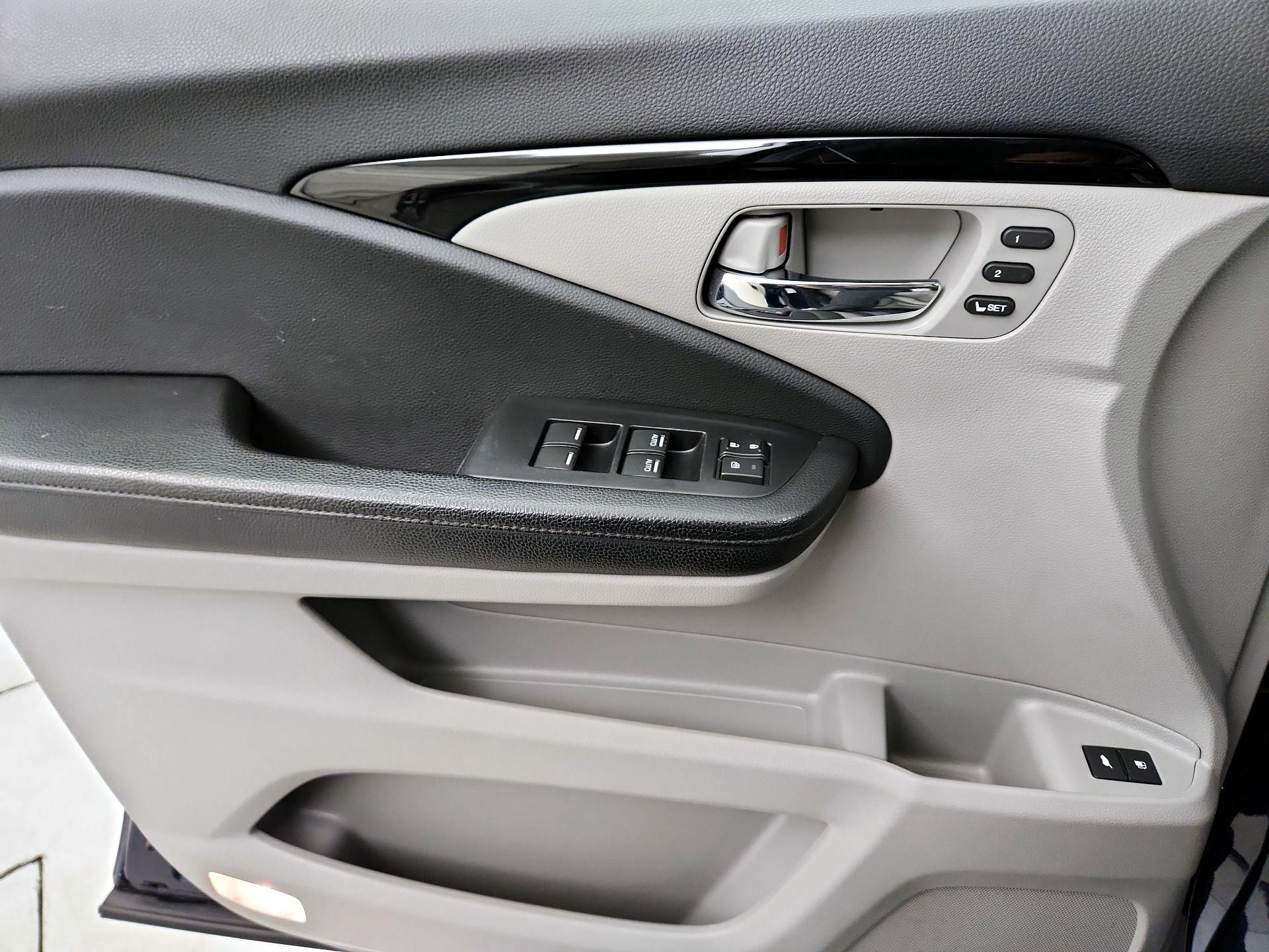 Thumbnail: 2019 Honda Pilot - 10