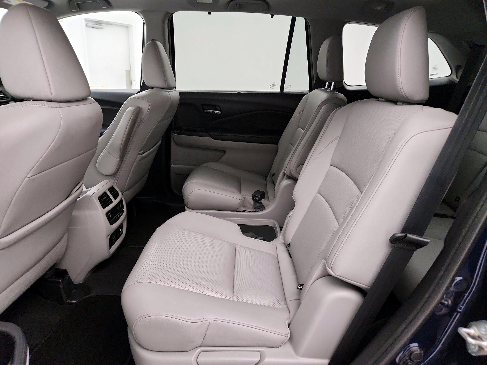 Thumbnail: 2019 Honda Pilot - 19