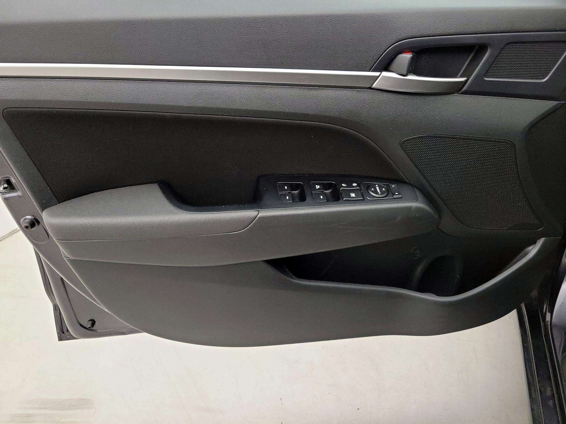 Thumbnail: 2020 Hyundai Elantra - 12