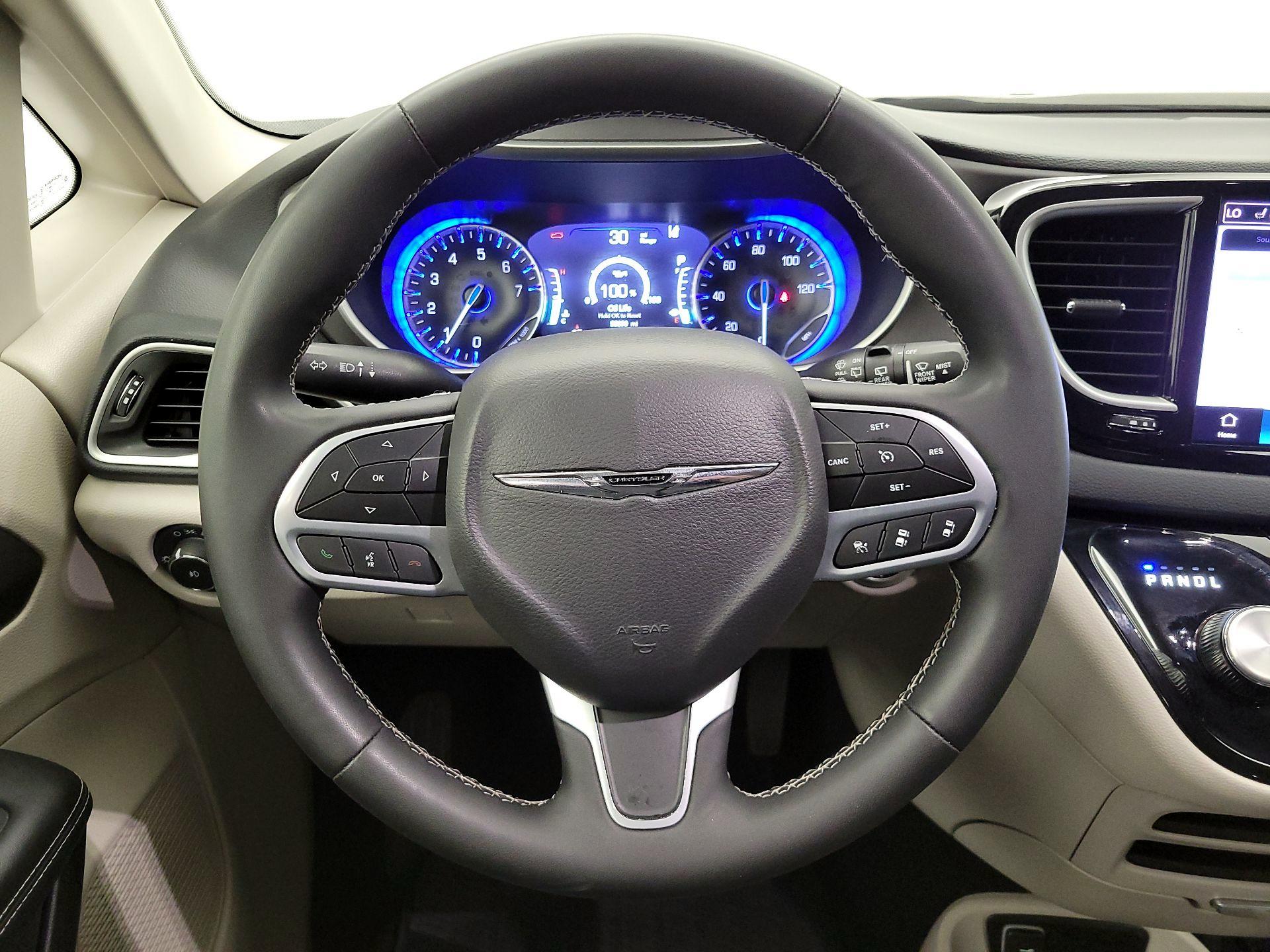 Thumbnail: 2023 Chrysler Pacifica - 10