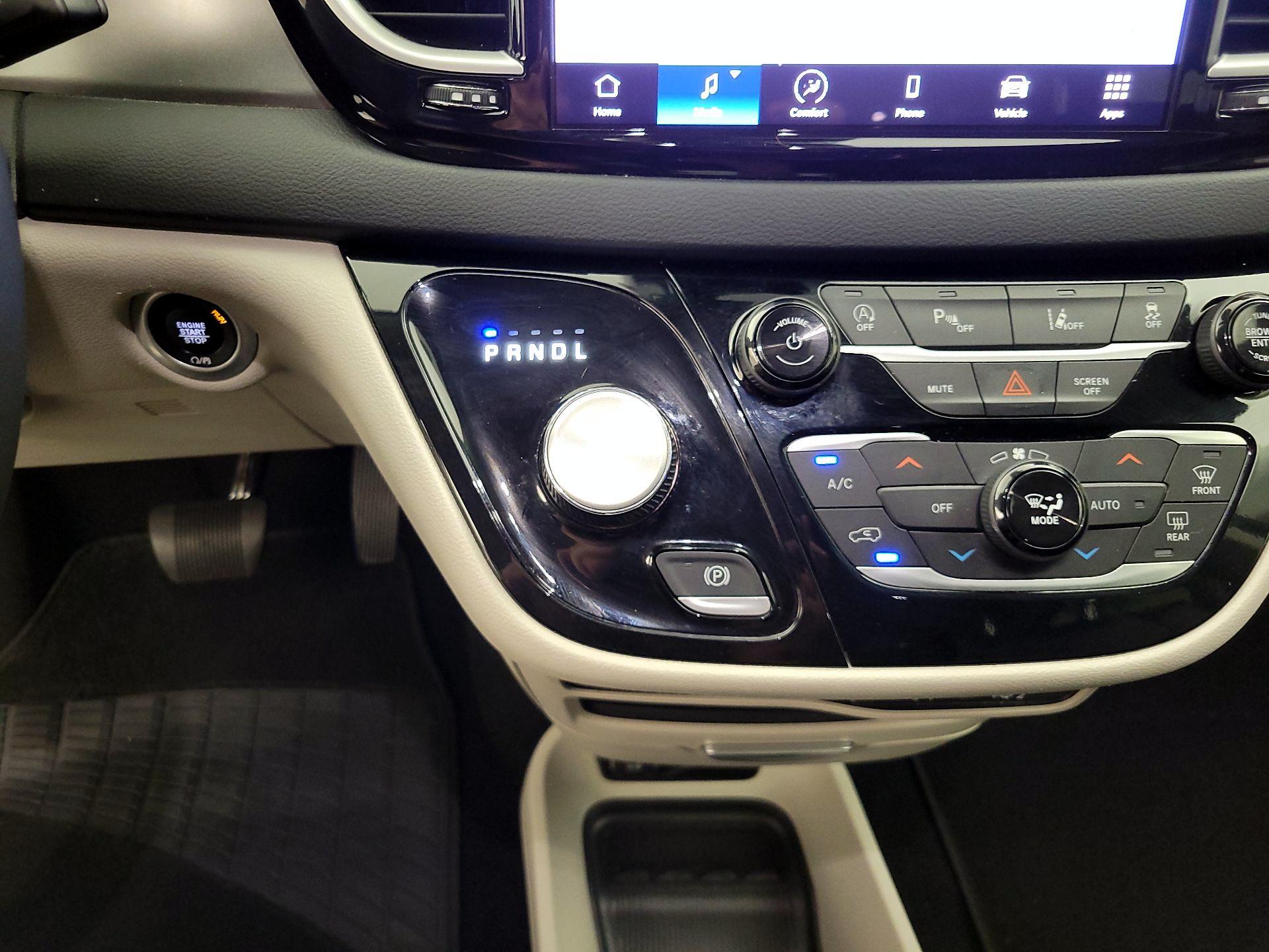 Thumbnail: 2023 Chrysler Pacifica - 17