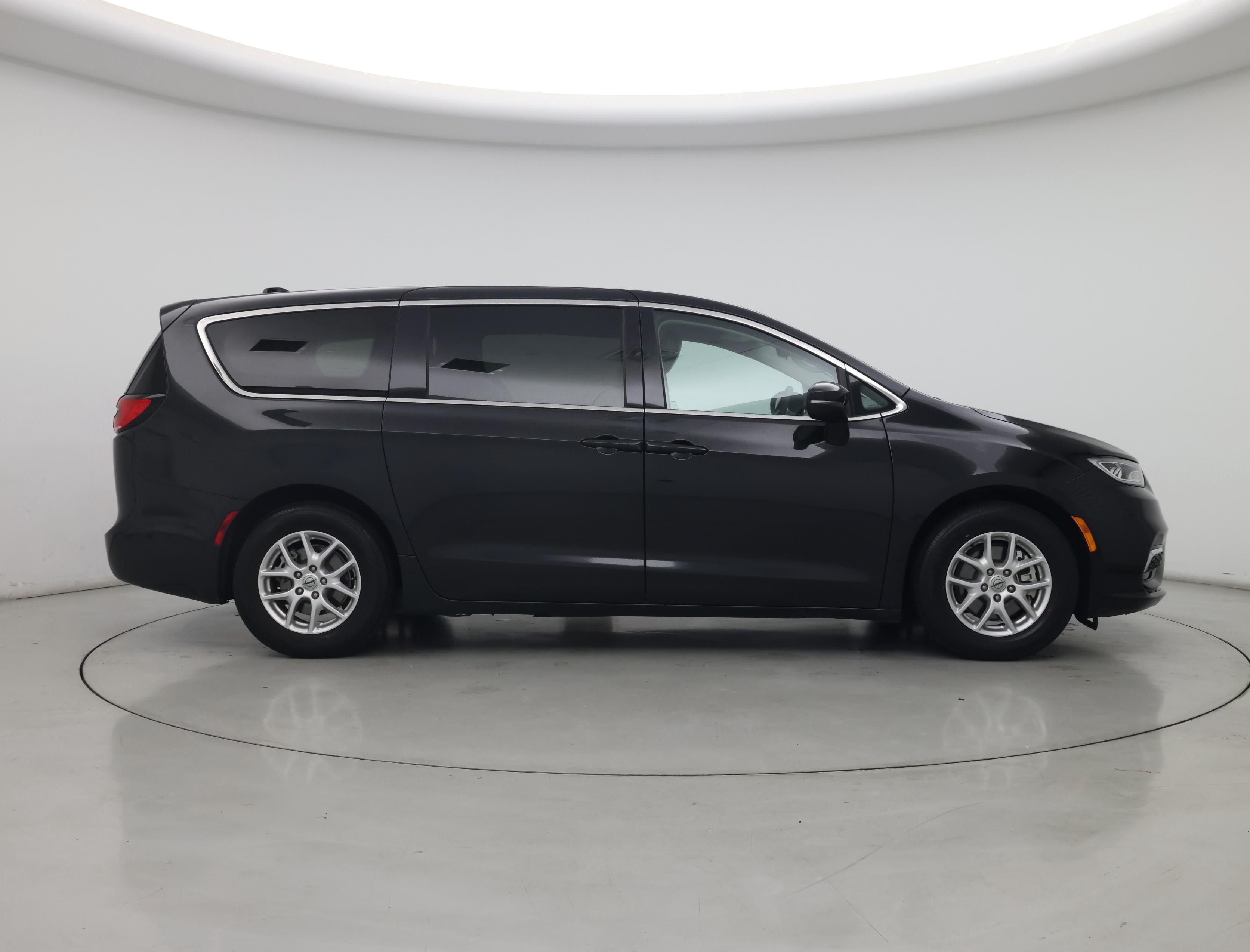 Thumbnail: 2023 Chrysler Pacifica - 7