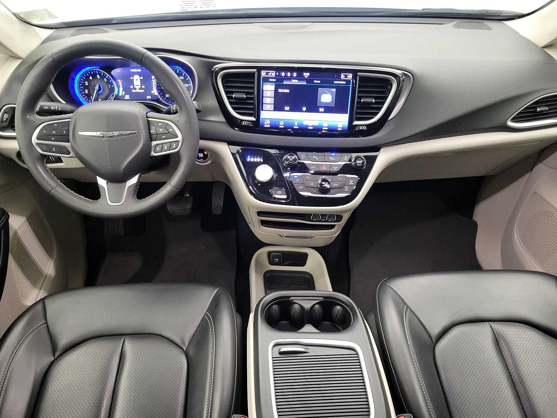 Thumbnail: 2023 Chrysler Pacifica - 9