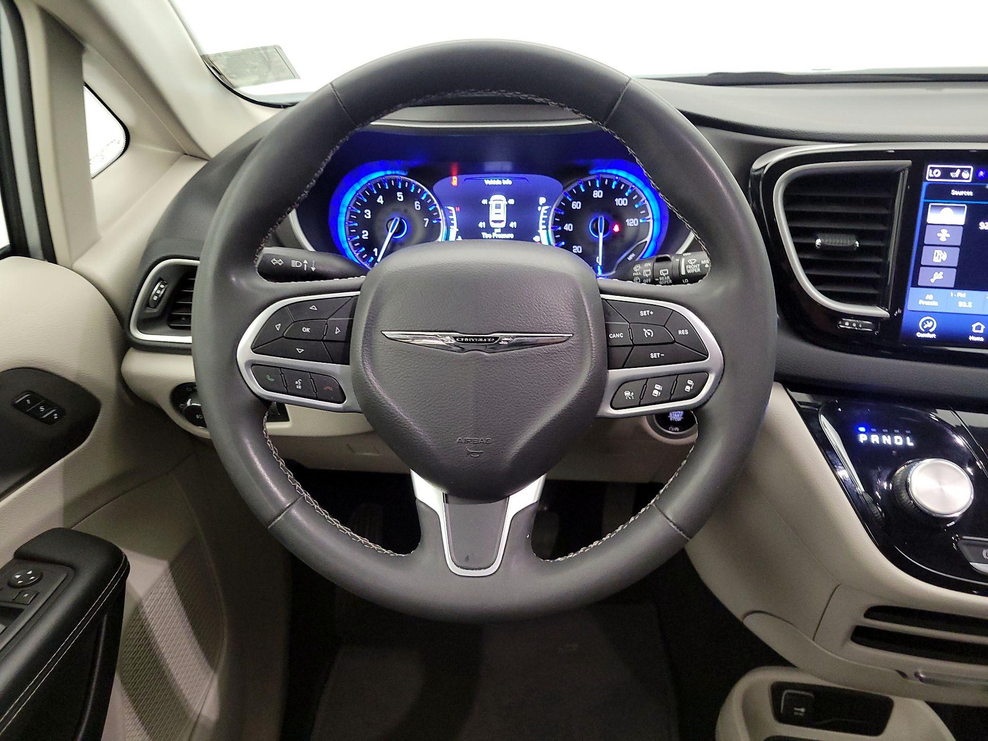 Thumbnail: 2023 Chrysler Pacifica - 10