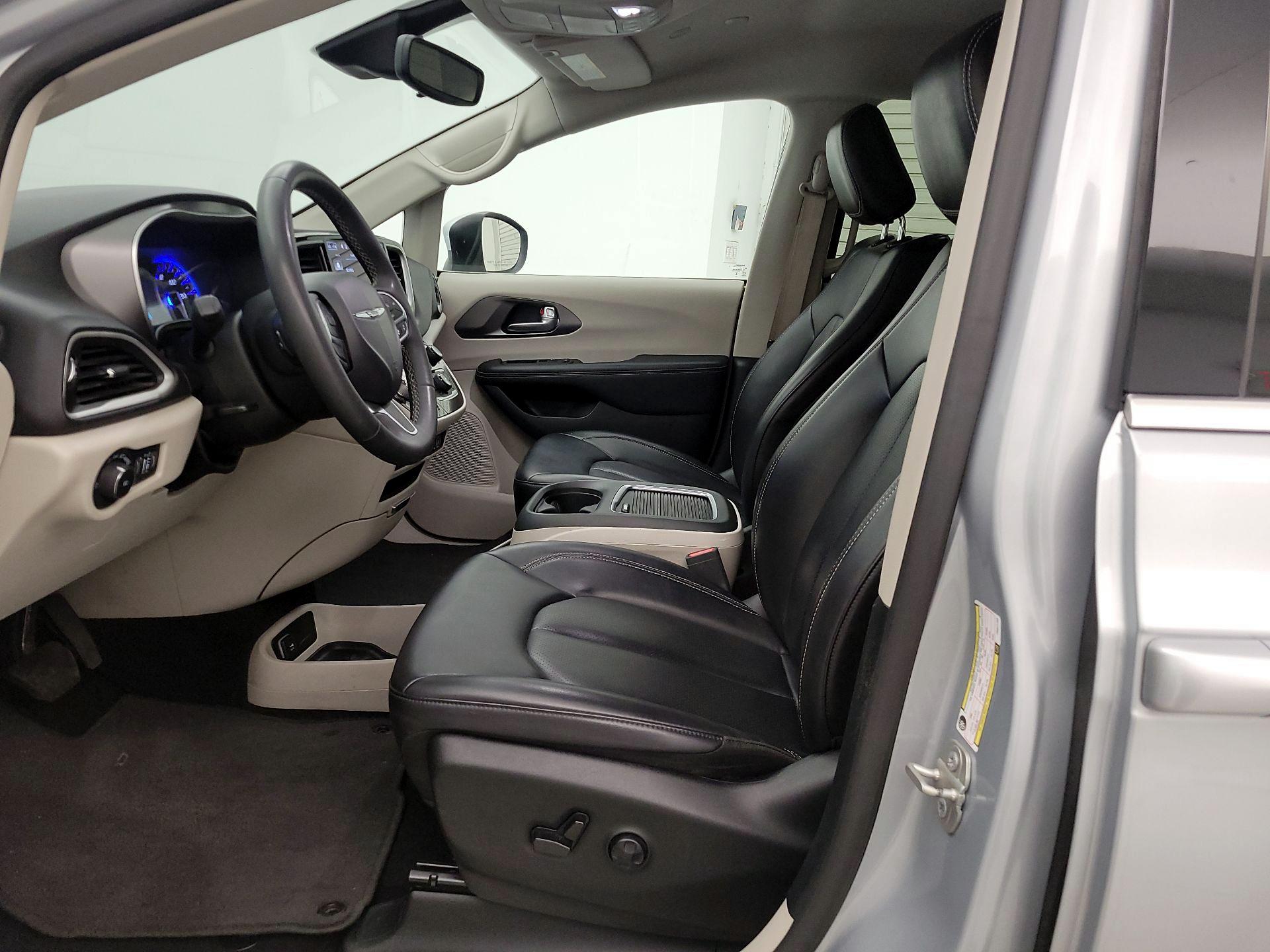 Thumbnail: 2023 Chrysler Pacifica - 11