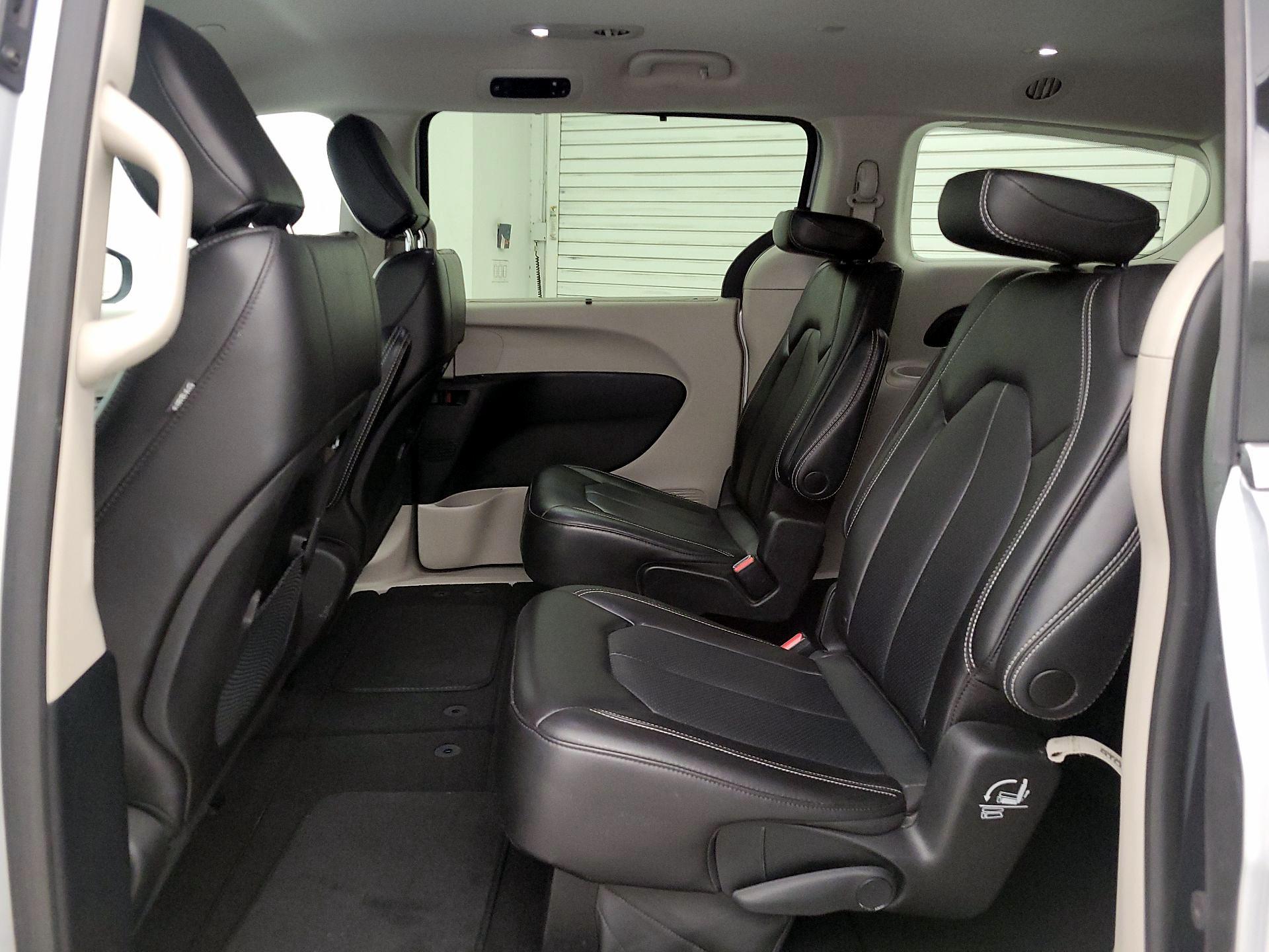 Thumbnail: 2023 Chrysler Pacifica - 19
