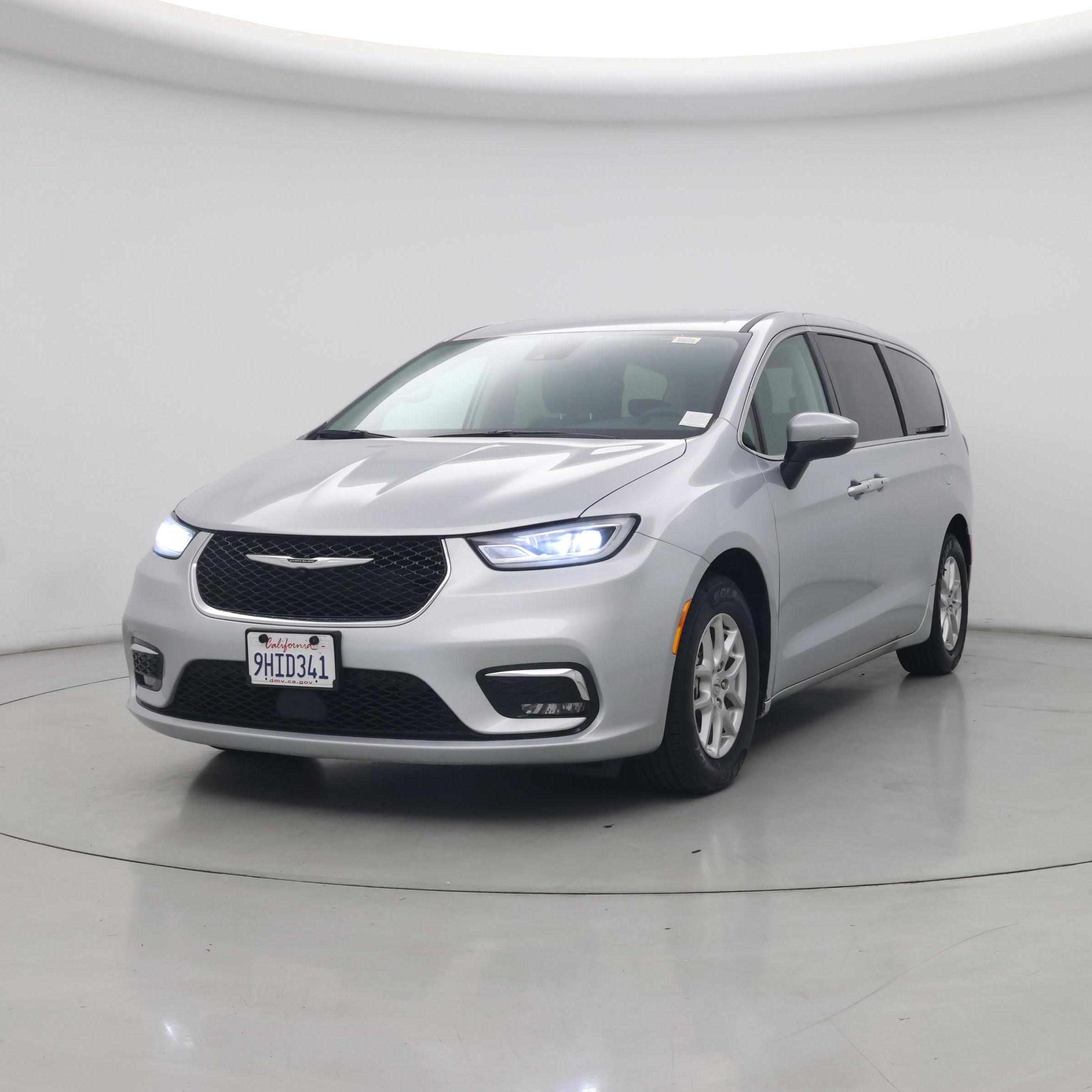 Thumbnail: 2023 Chrysler Pacifica - 4