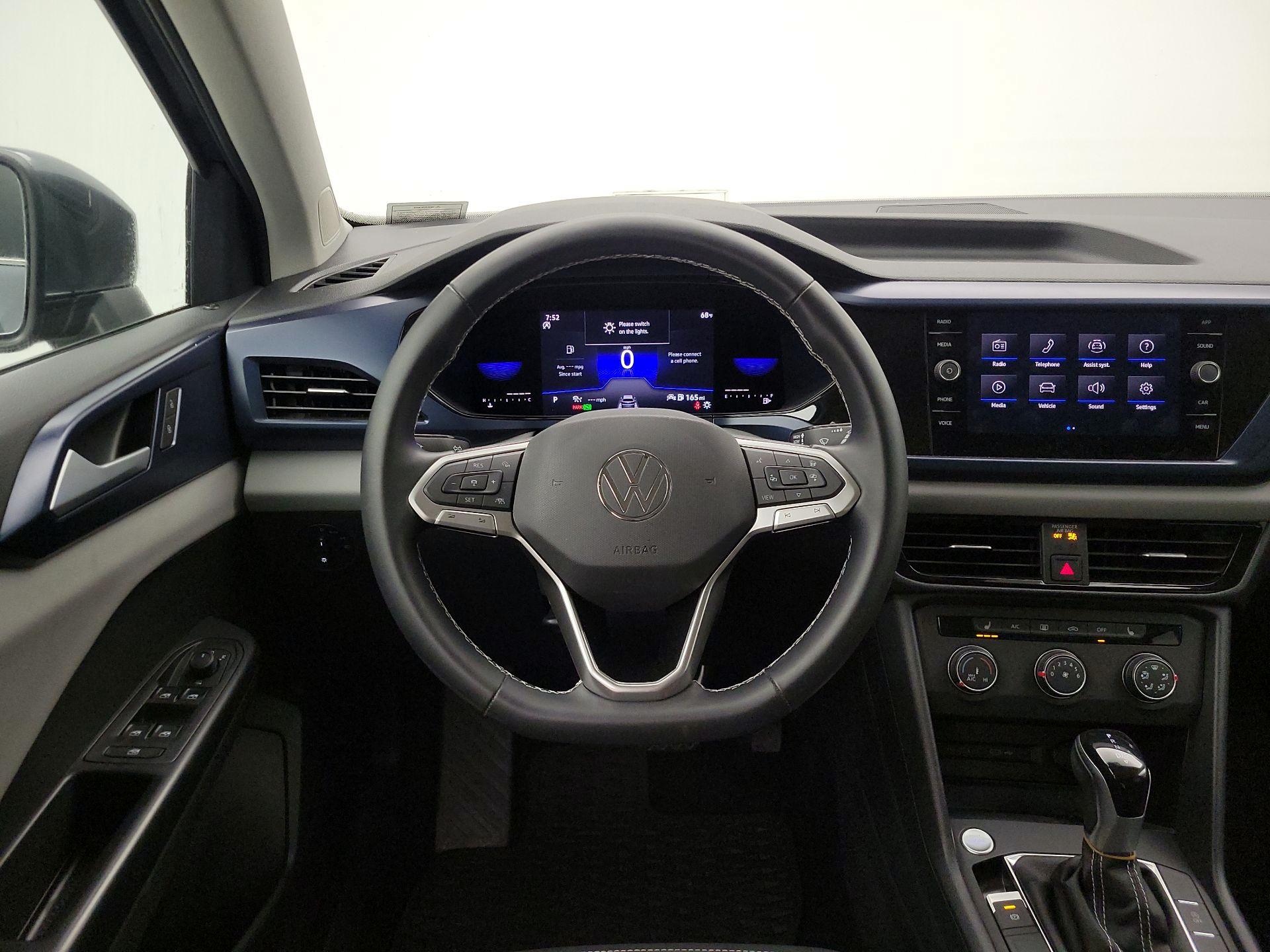 Thumbnail: 2022 Volkswagen Taos - 10