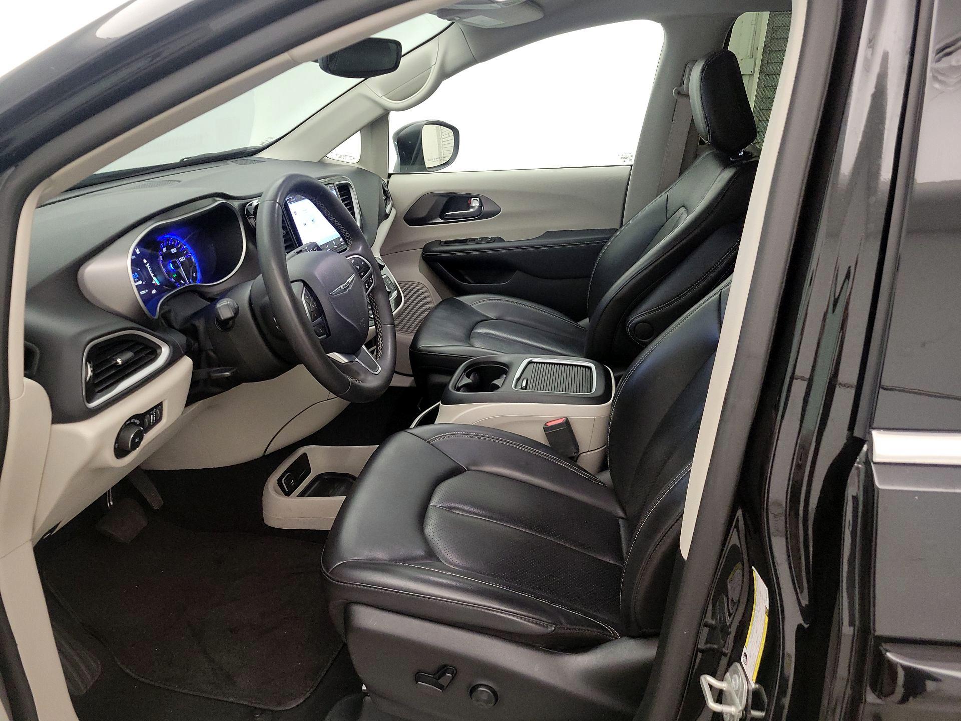 Thumbnail: 2023 Chrysler Pacifica - 11