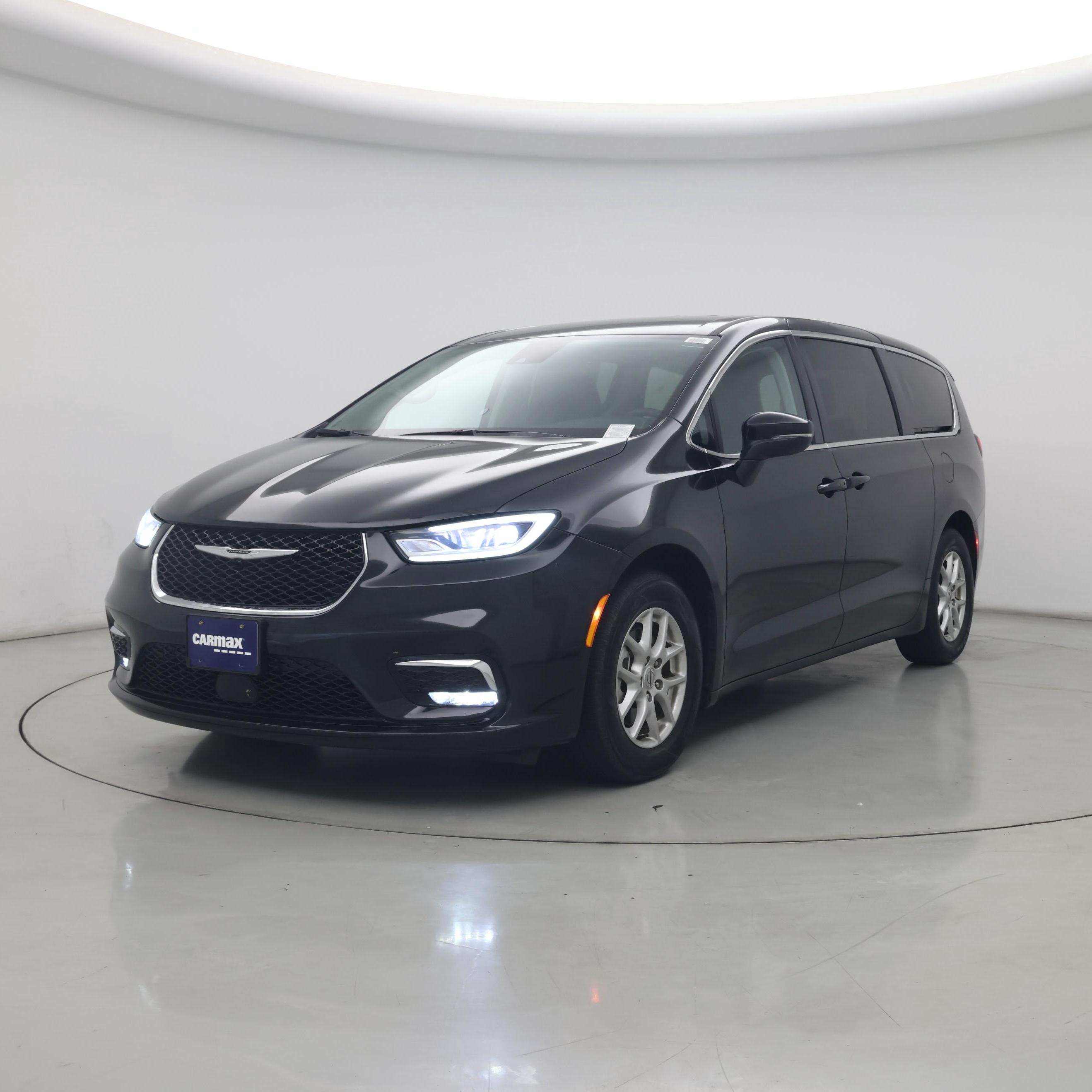 Thumbnail: 2023 Chrysler Pacifica - 4