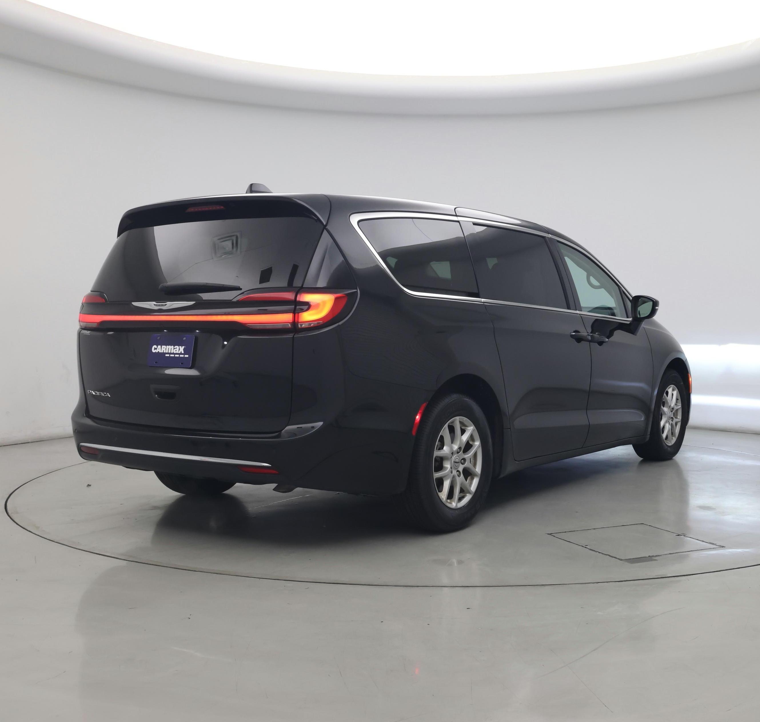 Thumbnail: 2023 Chrysler Pacifica - 8