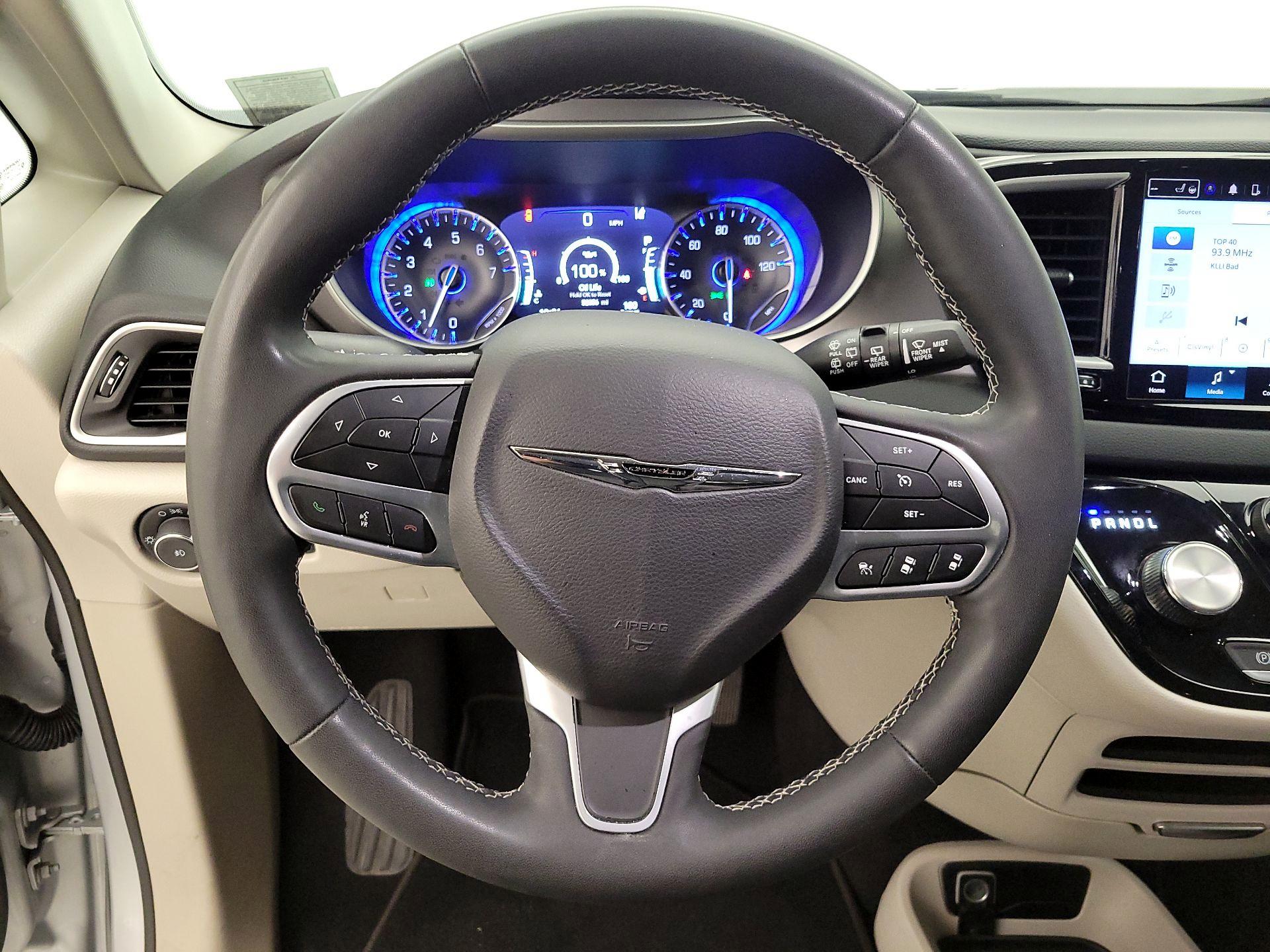 Thumbnail: 2023 Chrysler Pacifica - 10