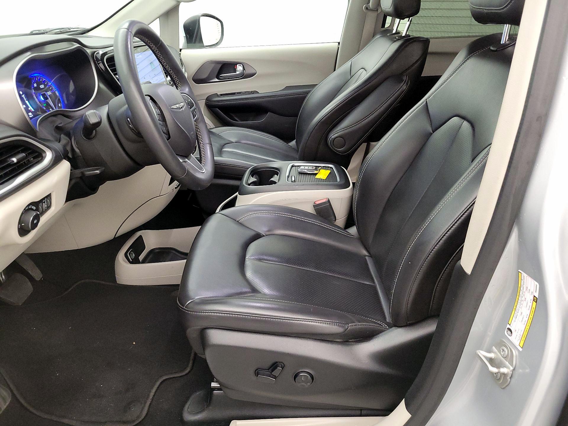 Thumbnail: 2023 Chrysler Pacifica - 11