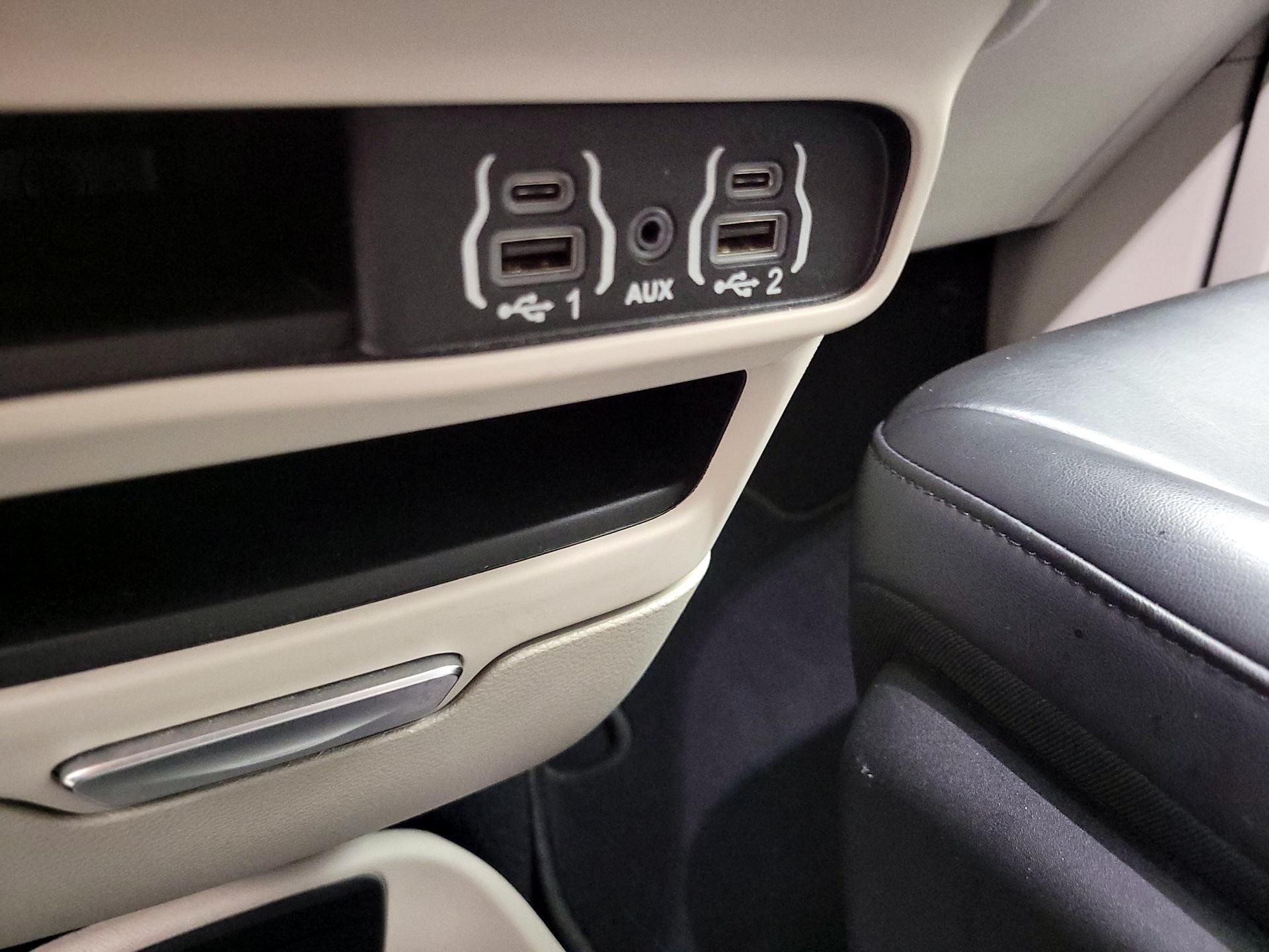 Thumbnail: 2023 Chrysler Pacifica - 18