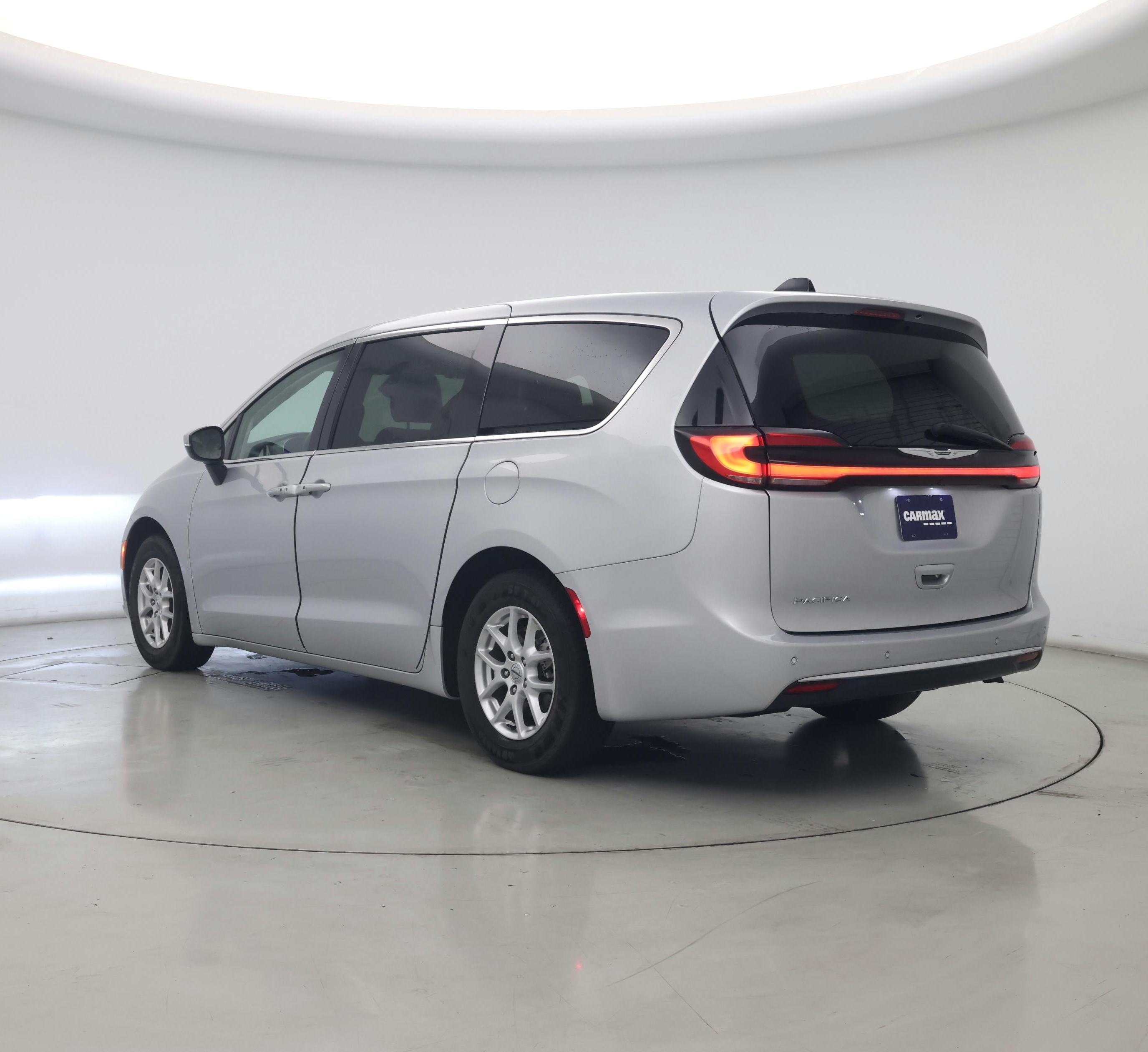 Thumbnail: 2023 Chrysler Pacifica - 2