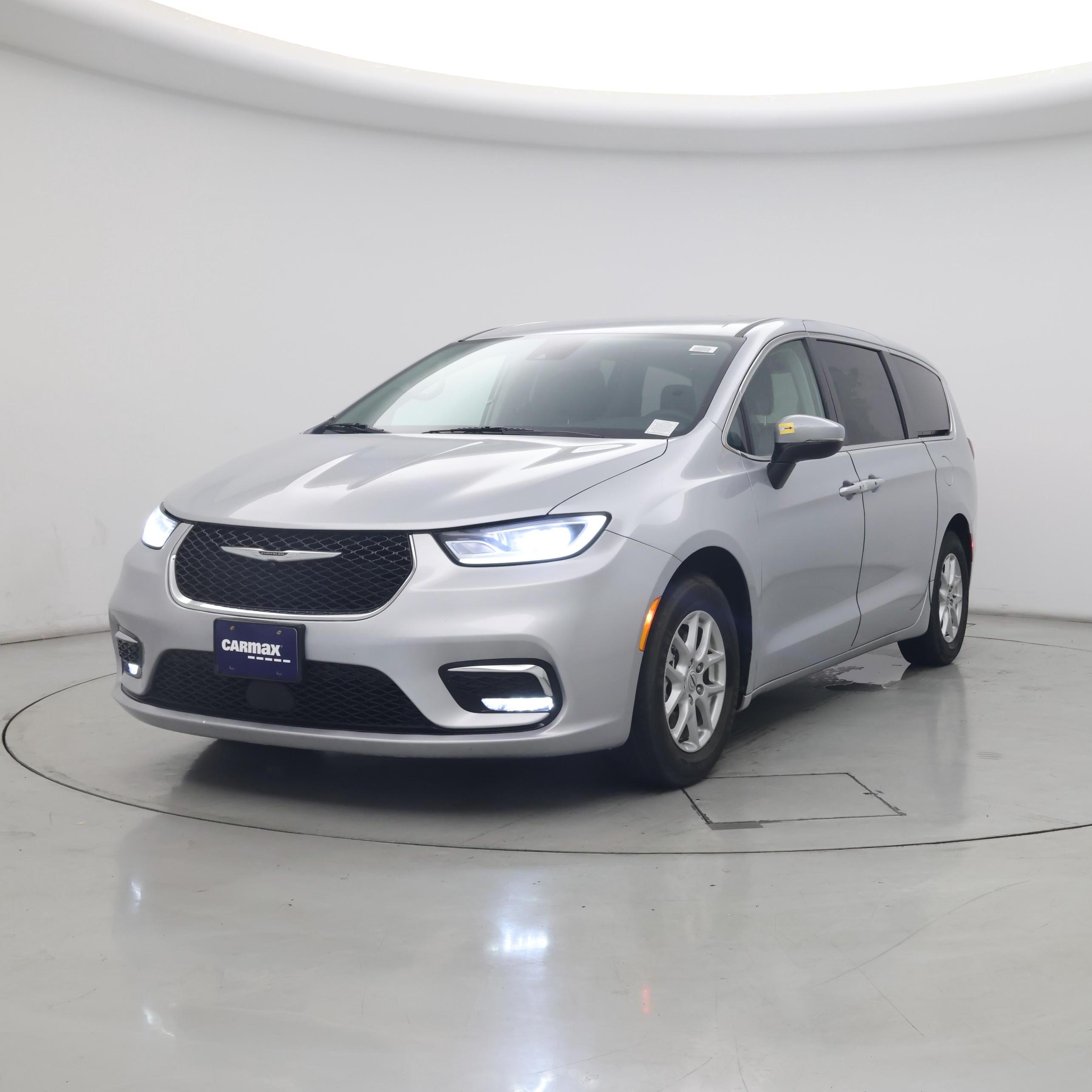 Thumbnail: 2023 Chrysler Pacifica - 4